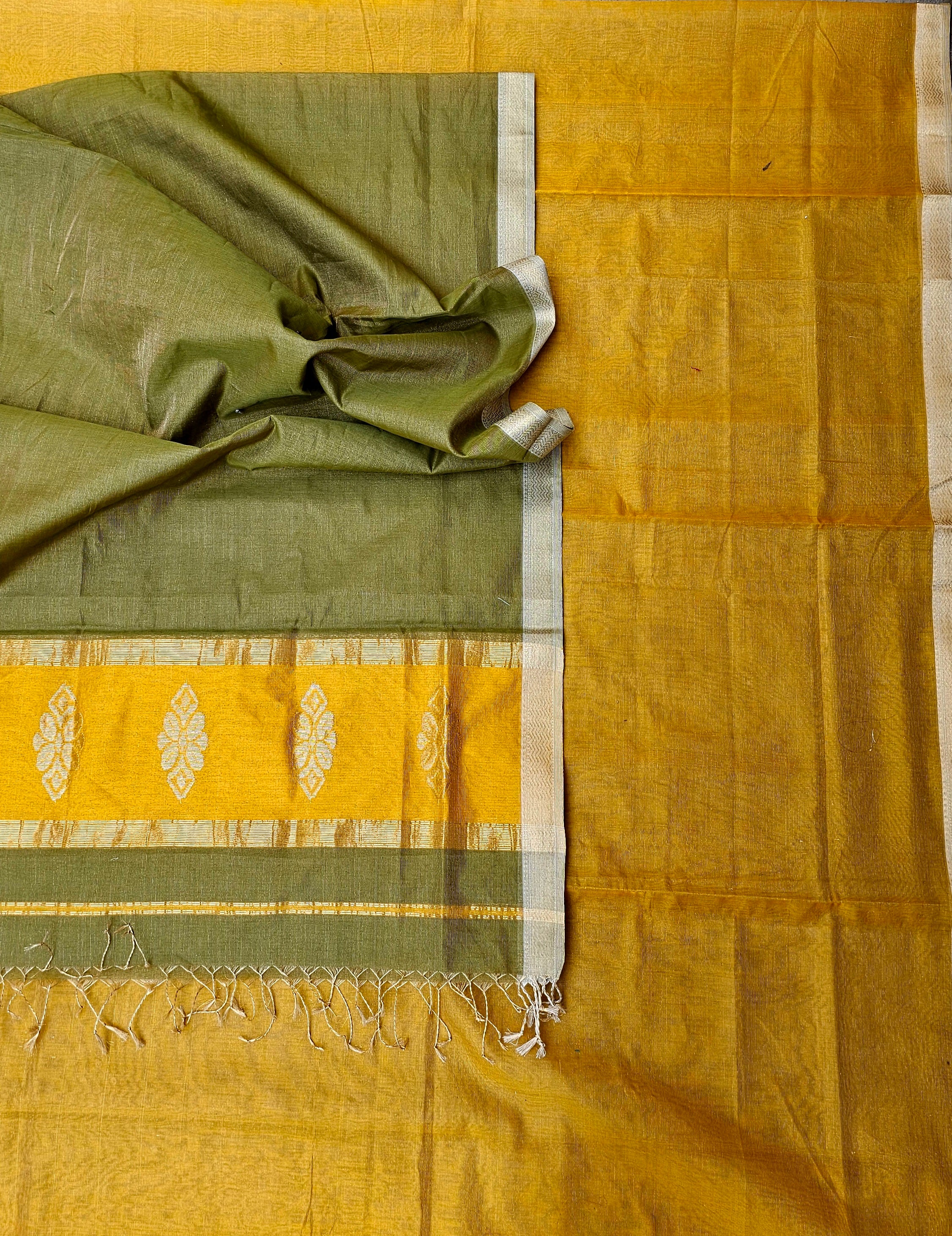 Golden Radiance: Maheshwari Handwoven Top and Dupatta Sets