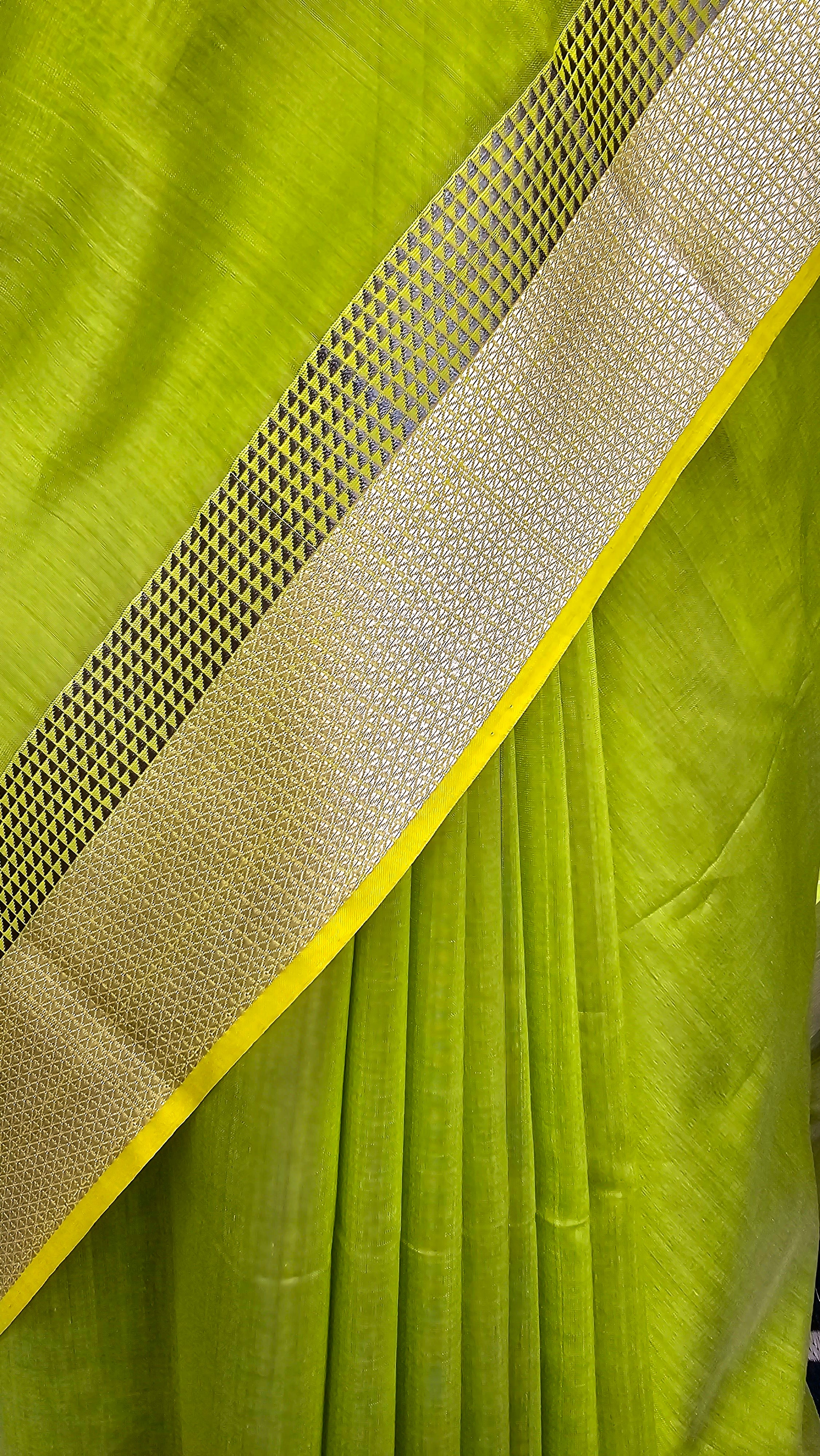 Maheshwari Handwoven Saree with Resham Borders.