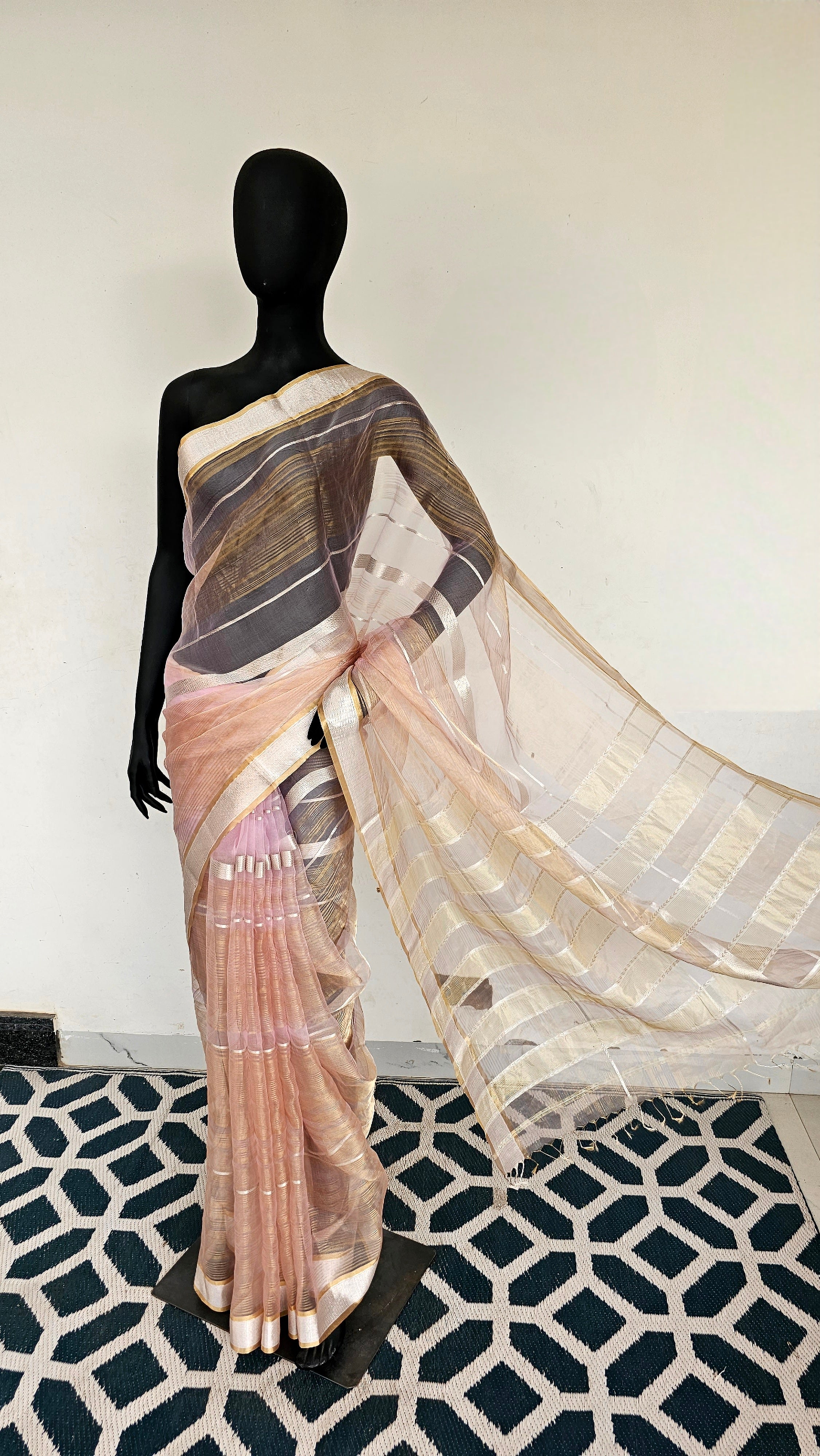 Shimmering Elegance: Maheshwari Handwoven Tissue Organza Saree.
