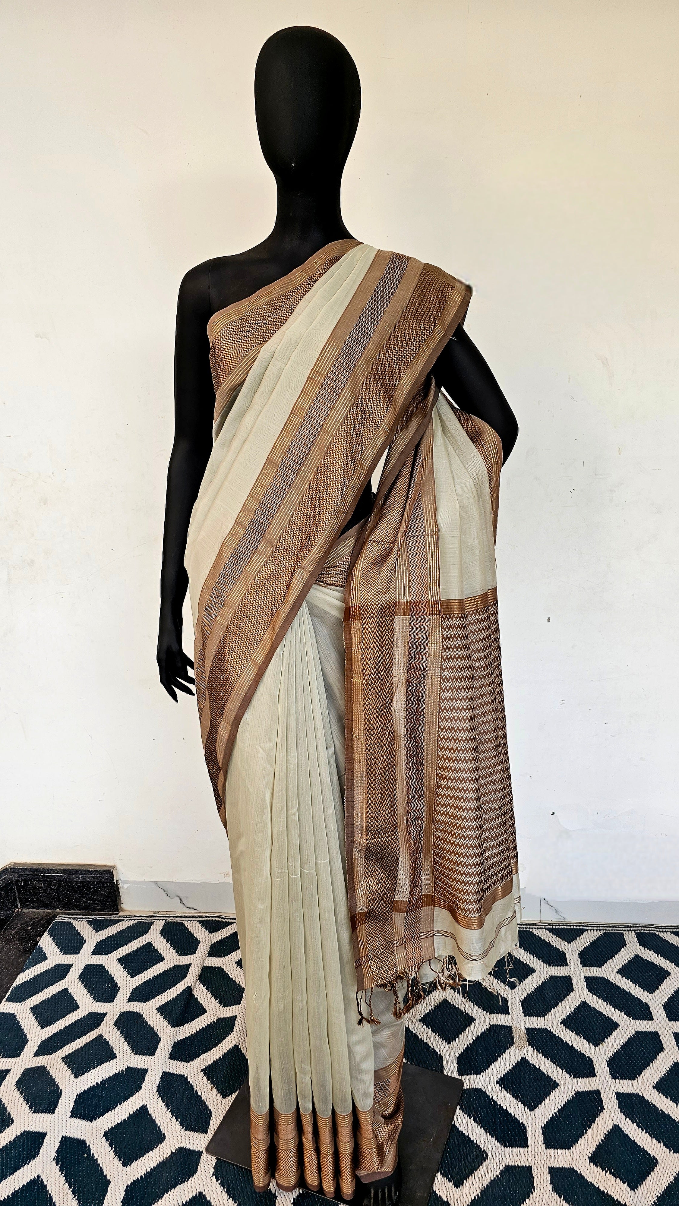 Maheshwari Silk/Cotton Saree: Weave of Tradition and Craftsmanship