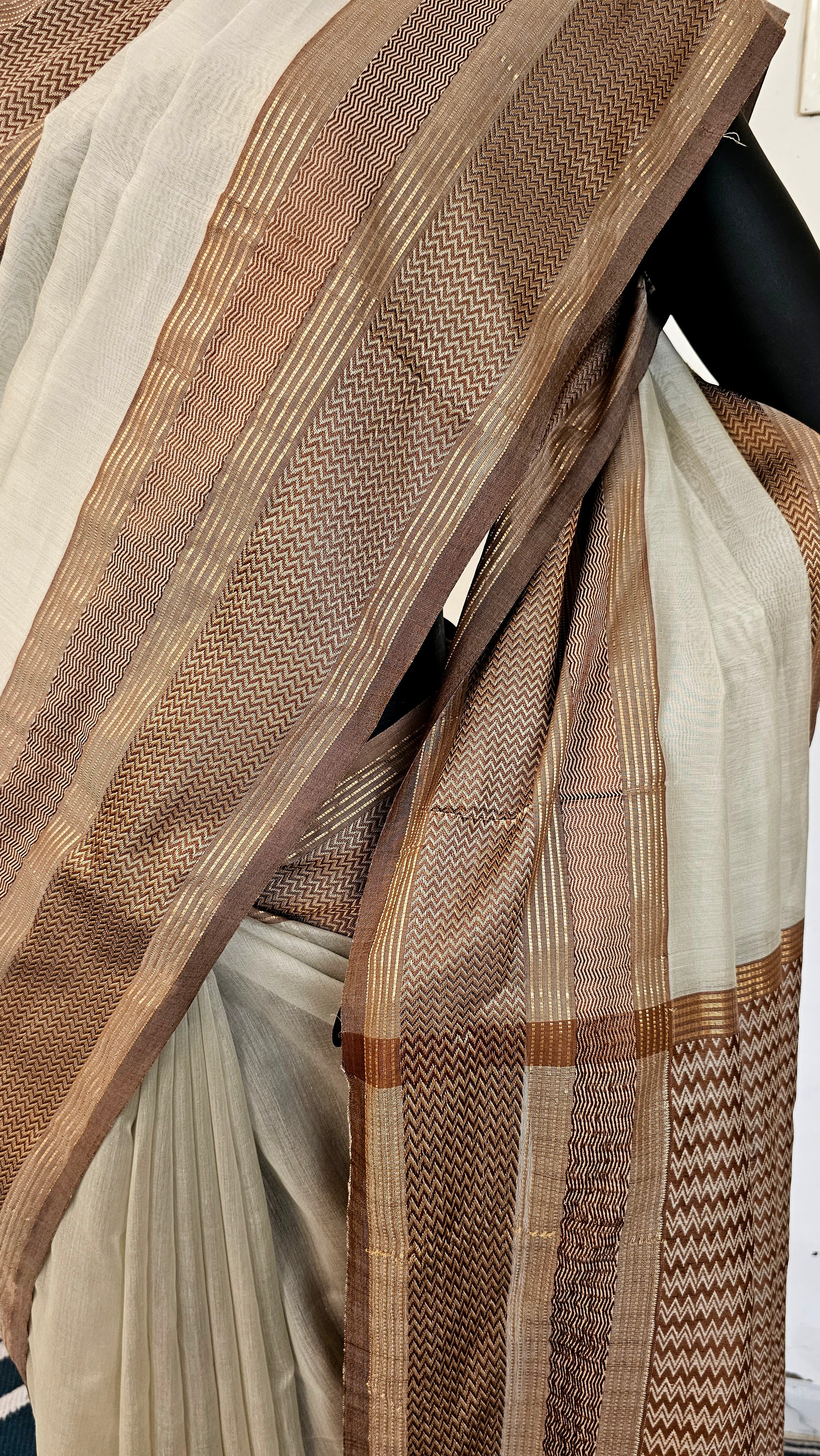 Maheshwari Silk/Cotton Saree: Weave of Tradition and Craftsmanship