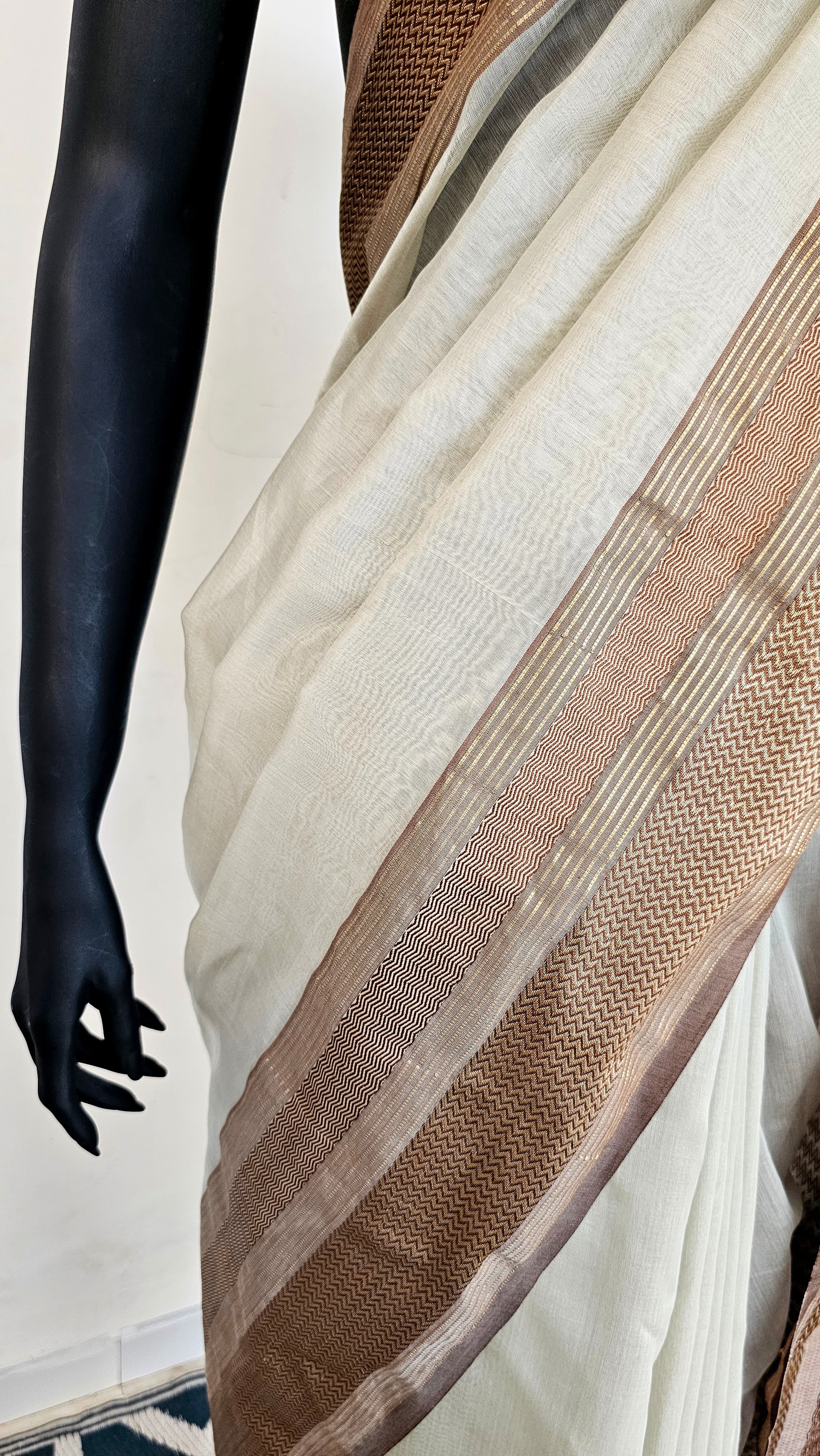 Maheshwari Silk/Cotton Saree: Weave of Tradition and Craftsmanship