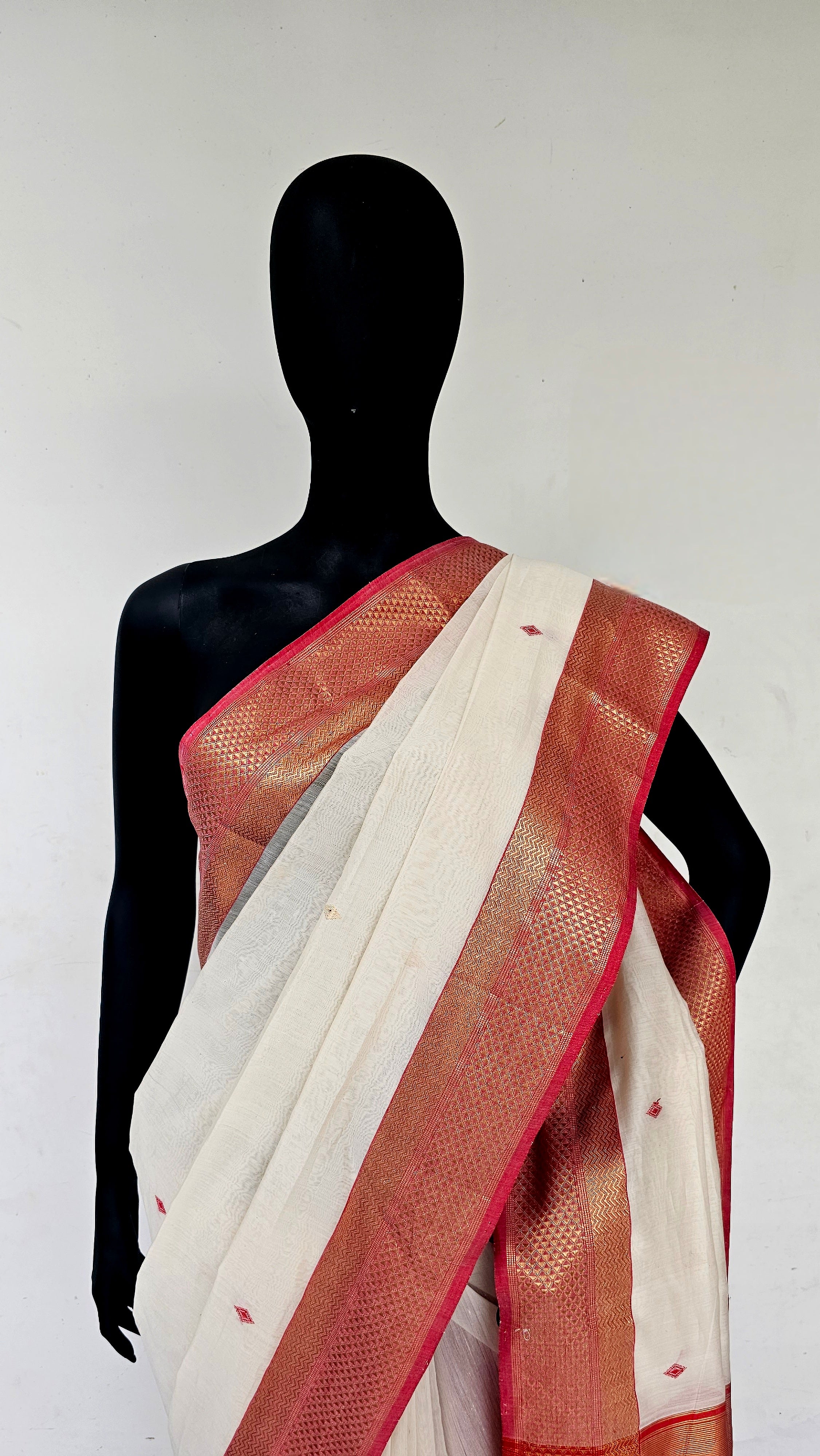 Royal Elegance: The Crimson Queen Saree