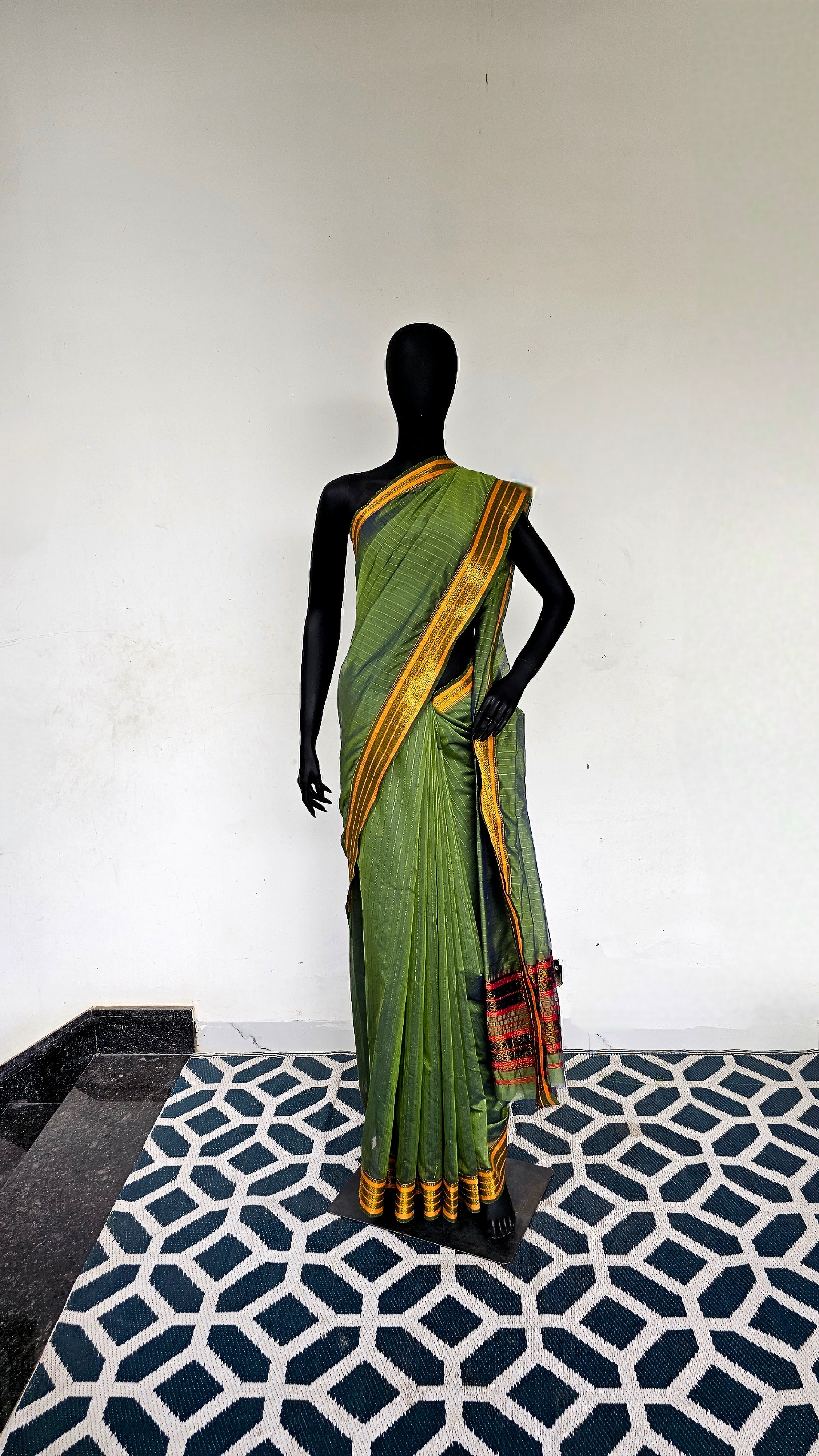 Indoori Elegance: Explore the Heritage of Maheshwari Handloom Sarees