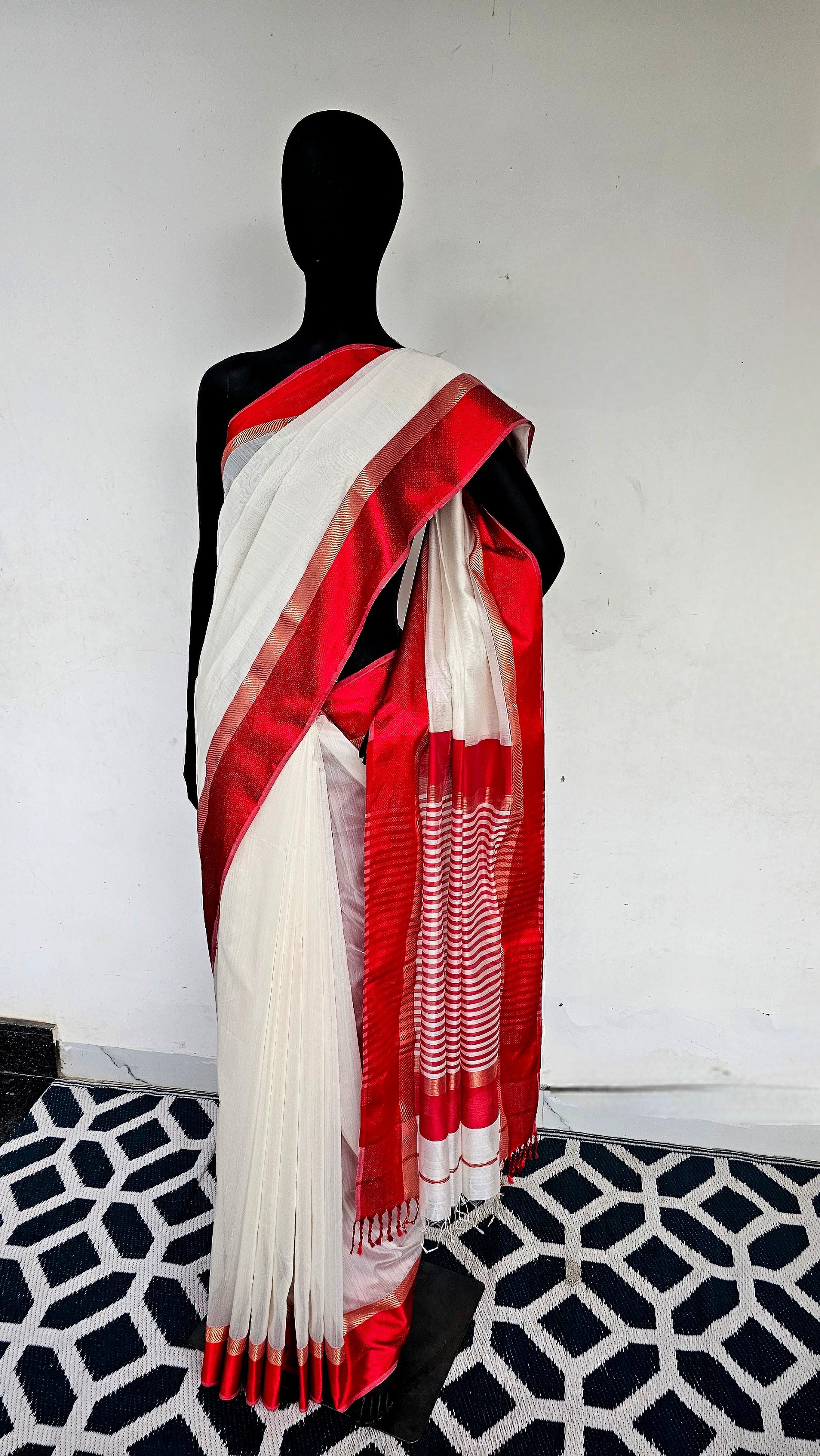 Discover Divine Elegance: Red and White Maheshwari Sarees for a Stunning Navratri Celebration! 🌟🔴⚪