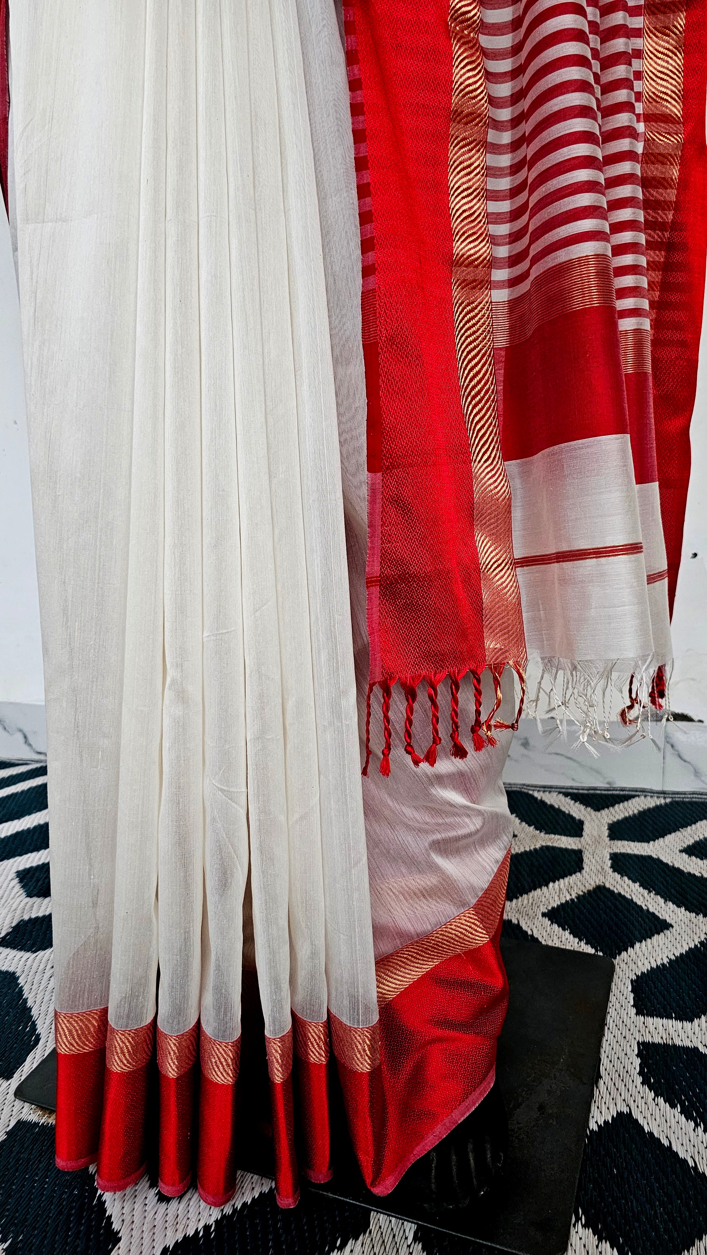 Discover Divine Elegance: Red and White Maheshwari Sarees for a Stunning Navratri Celebration! 🌟🔴⚪