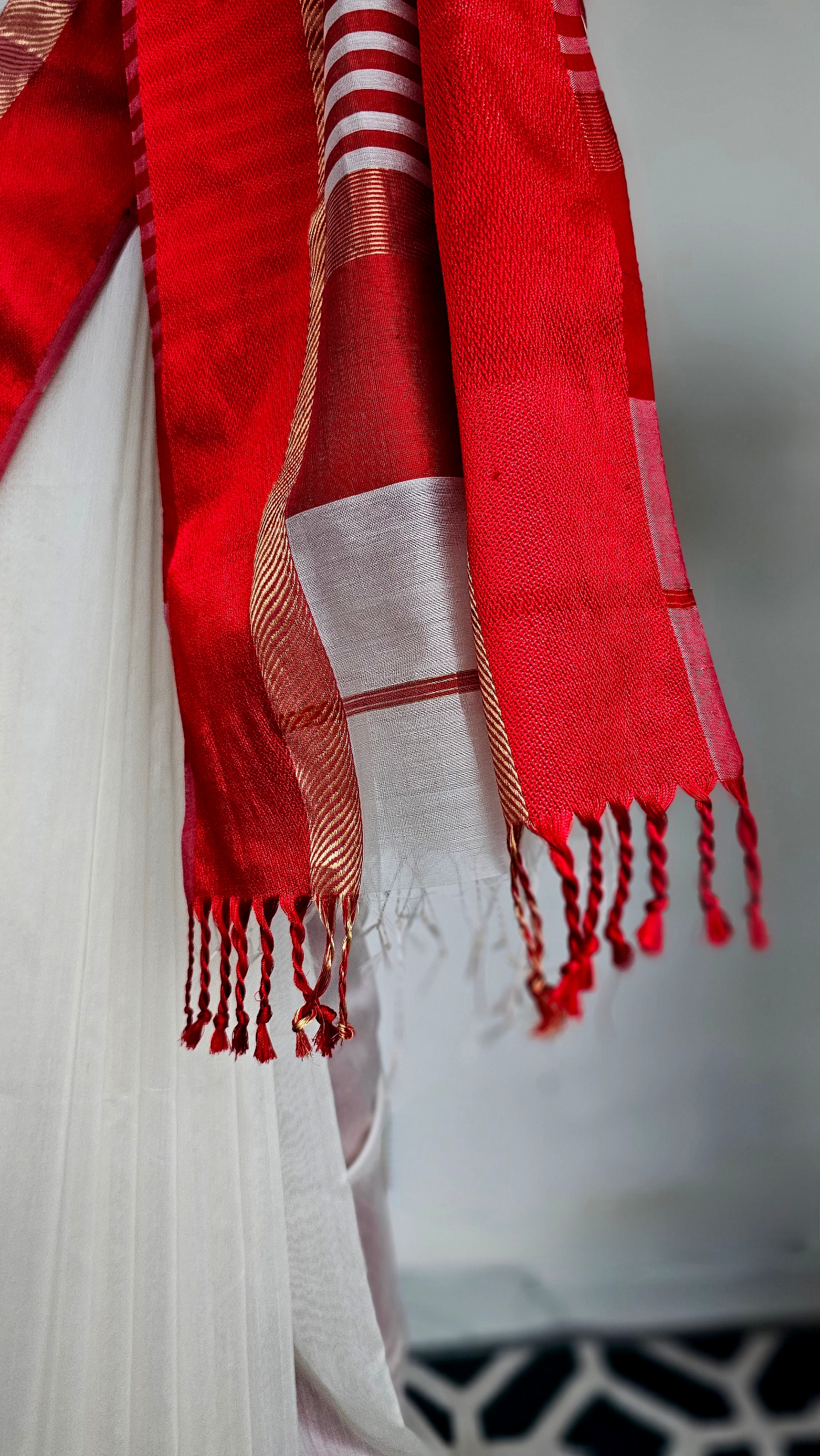 Discover Divine Elegance: Red and White Maheshwari Sarees for a Stunning Navratri Celebration! 🌟🔴⚪