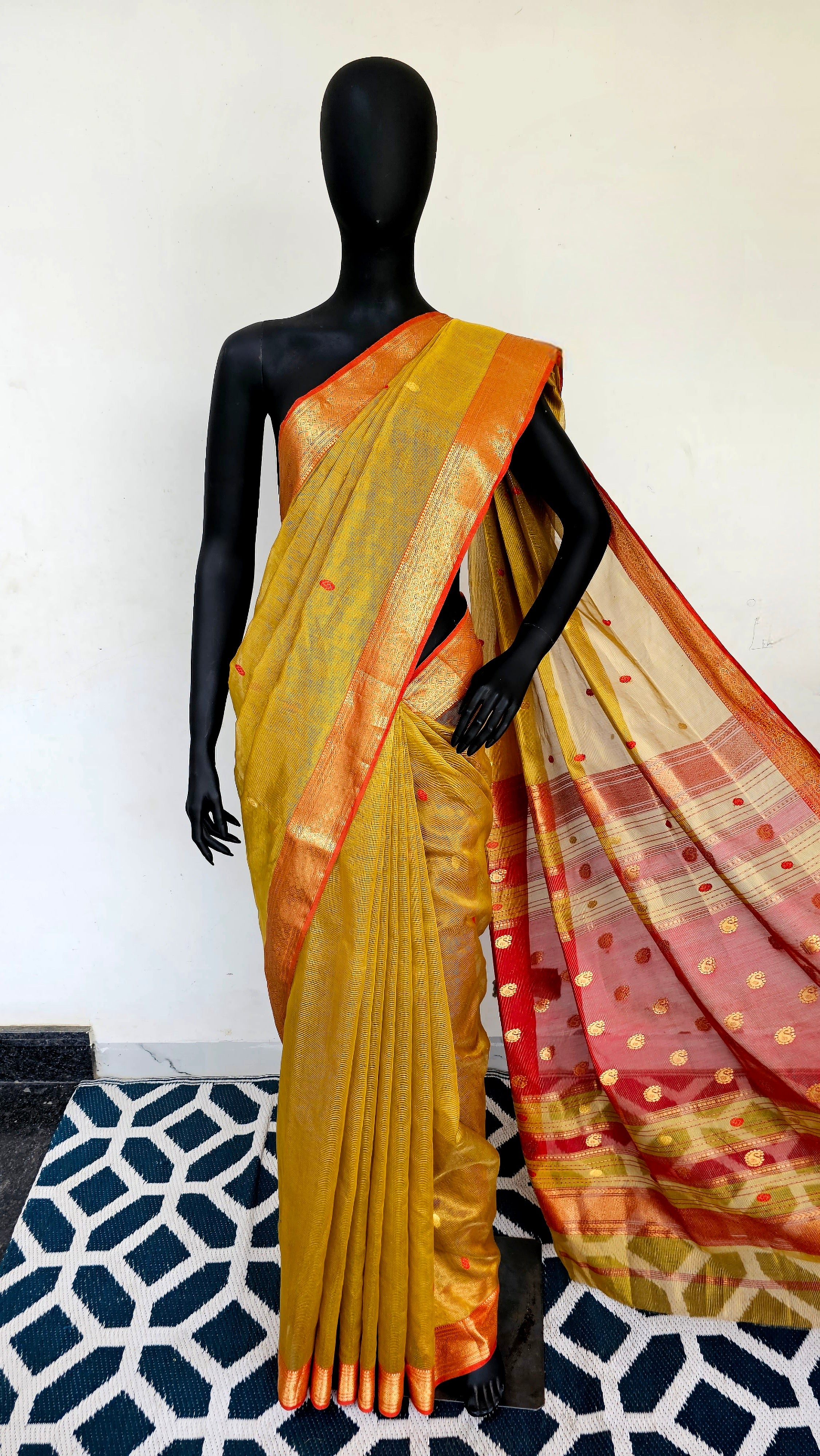 Explore the Beauty of Gold Tissue Checks Sarees.