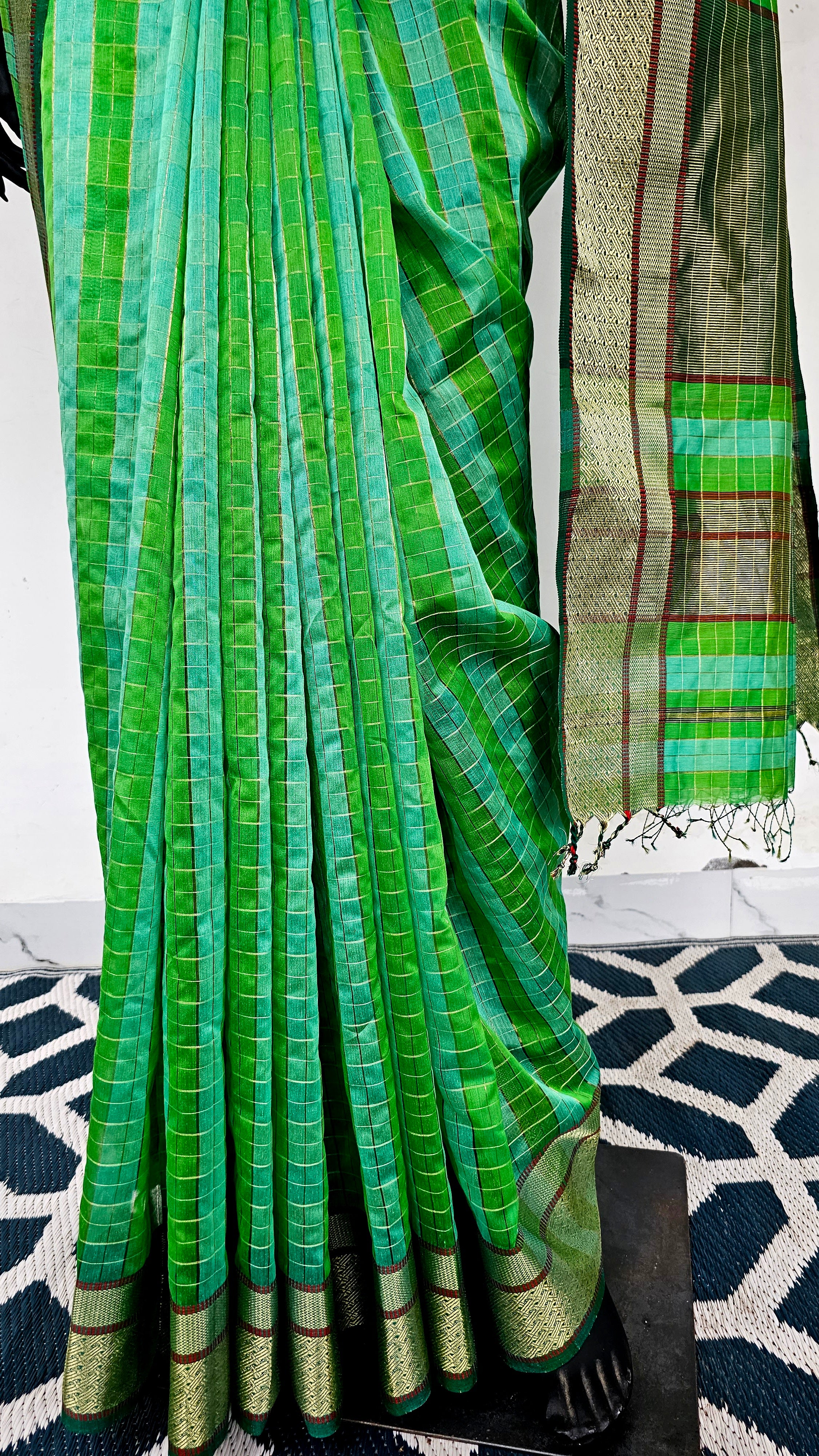 Experience the Artistry: Green Sarees with 3 Shuttle Weave