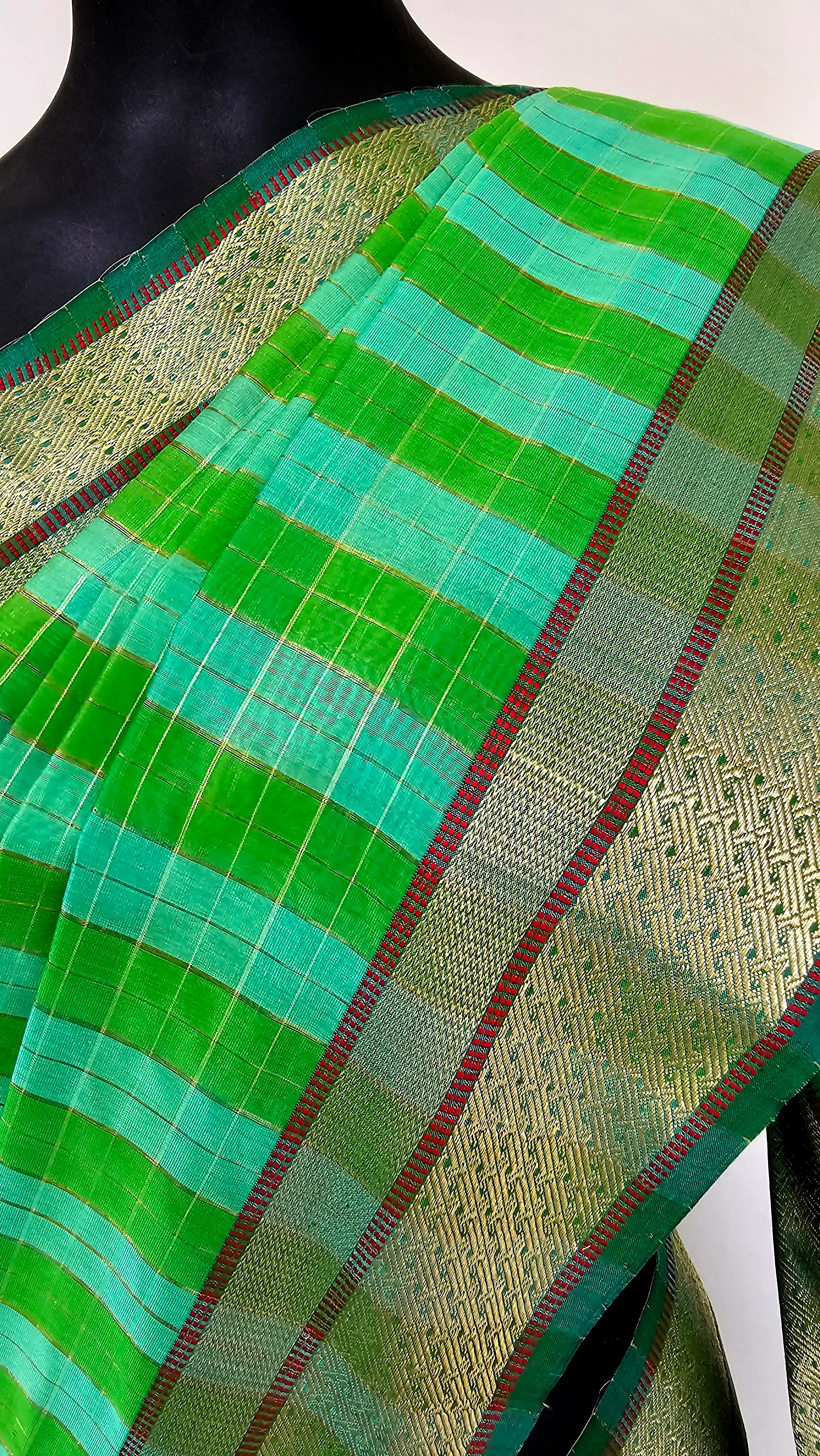 Experience the Artistry: Green Sarees with 3 Shuttle Weave