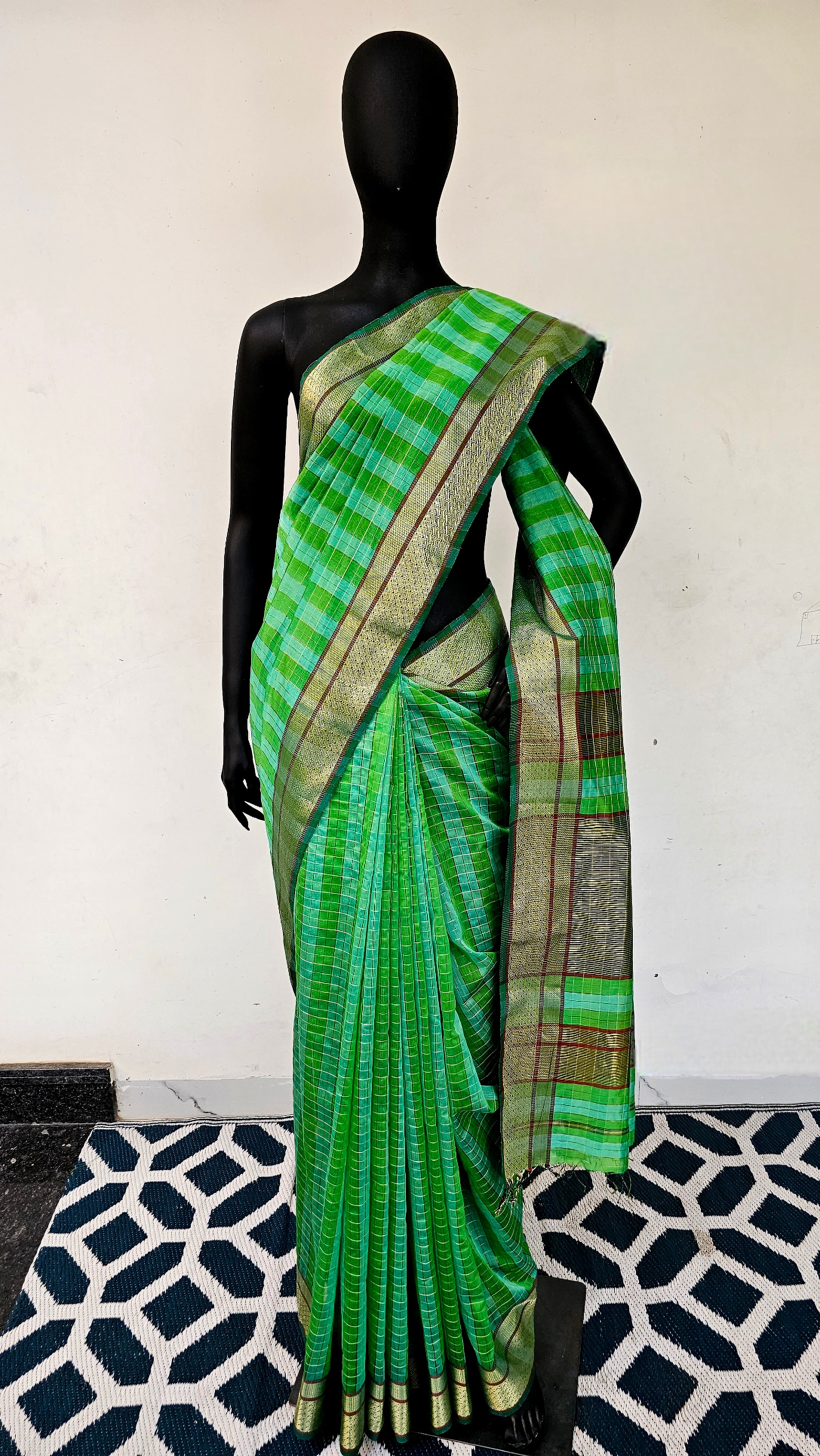 Experience the Artistry: Green Sarees with 3 Shuttle Weave