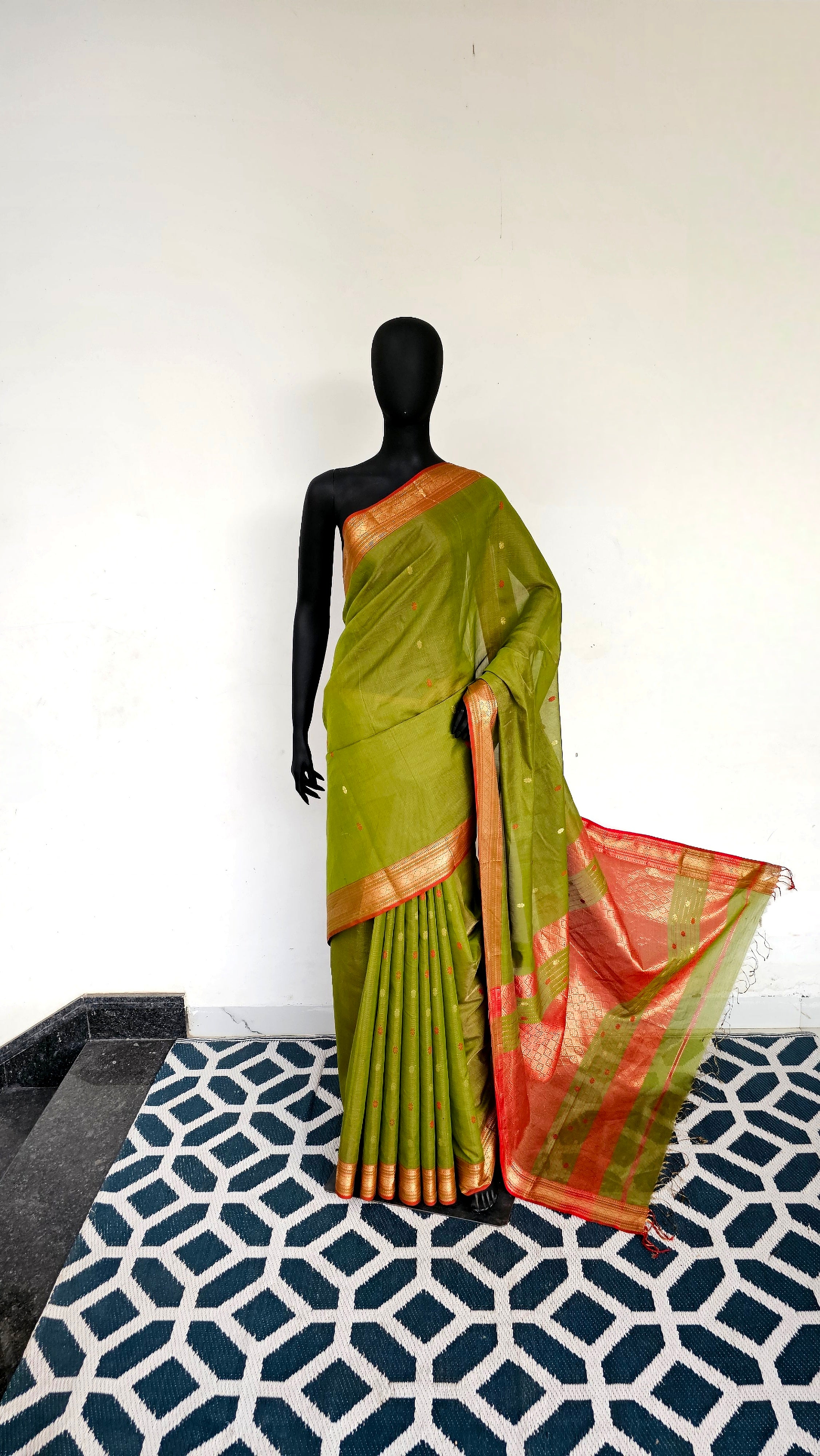 Jaal Palla Gold Tissue in Green: Your Special Occasion Companion