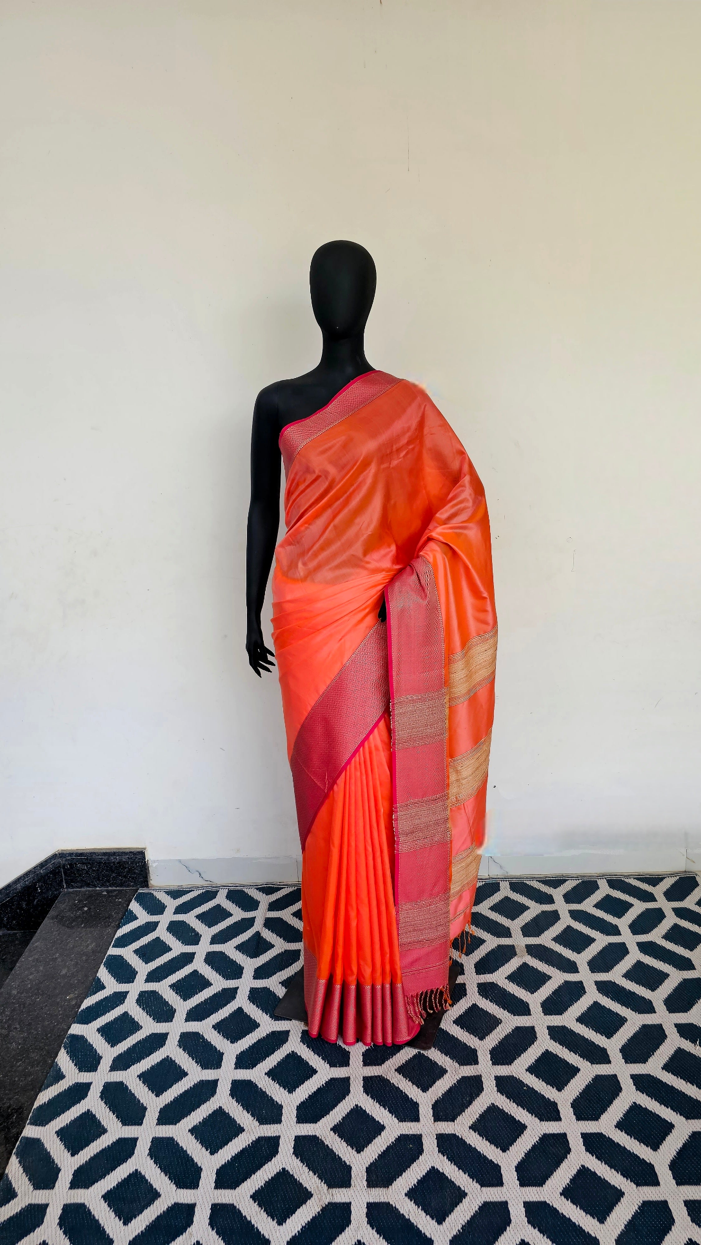 Charm in Threads: Mulberry Silk Saree with Cross-Blend of Orange and Pink
