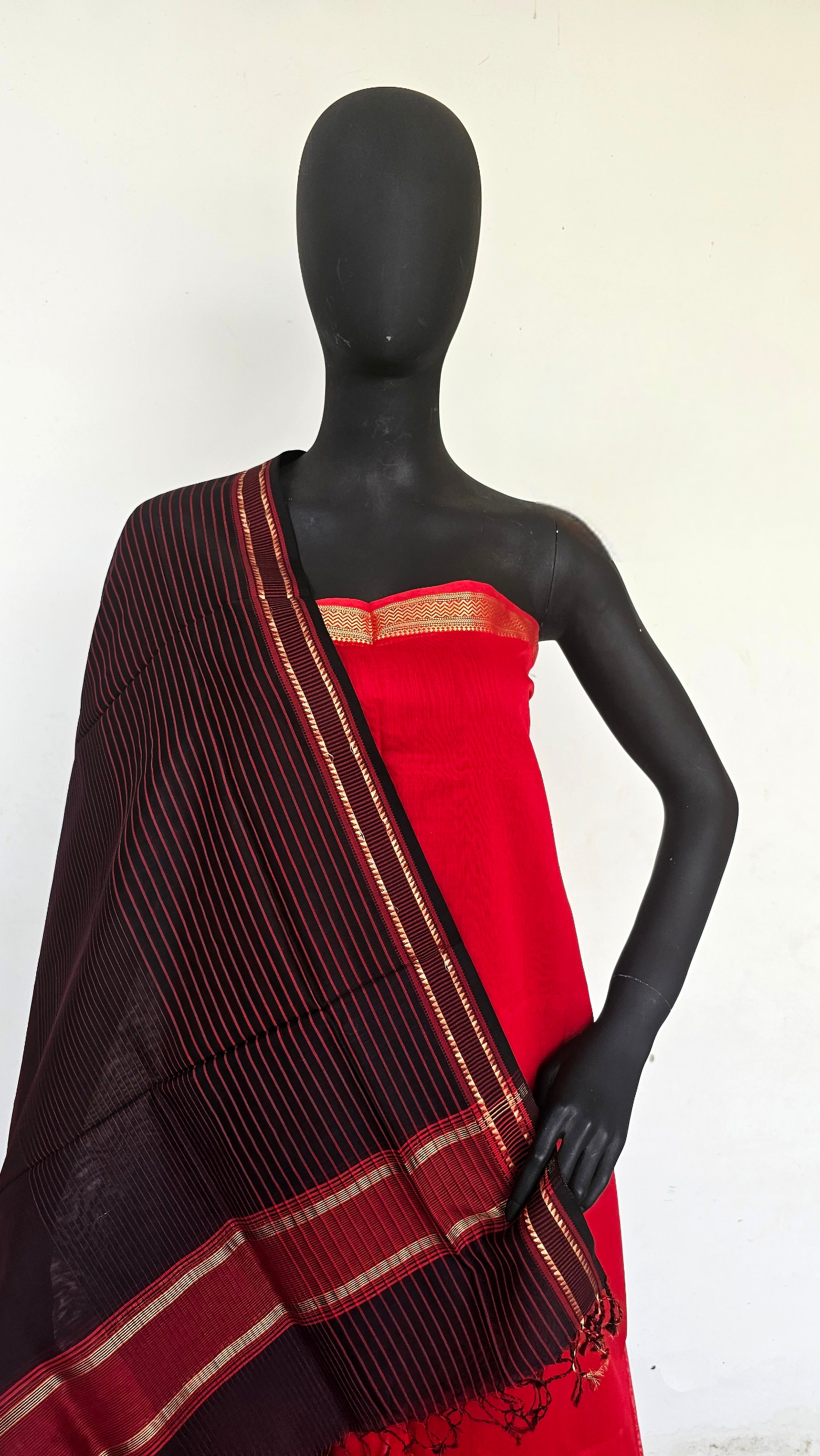 Black & Red Bliss: Top & Dupatta Delights – Weave Your Wardrobe with a Dash of Playfulness!