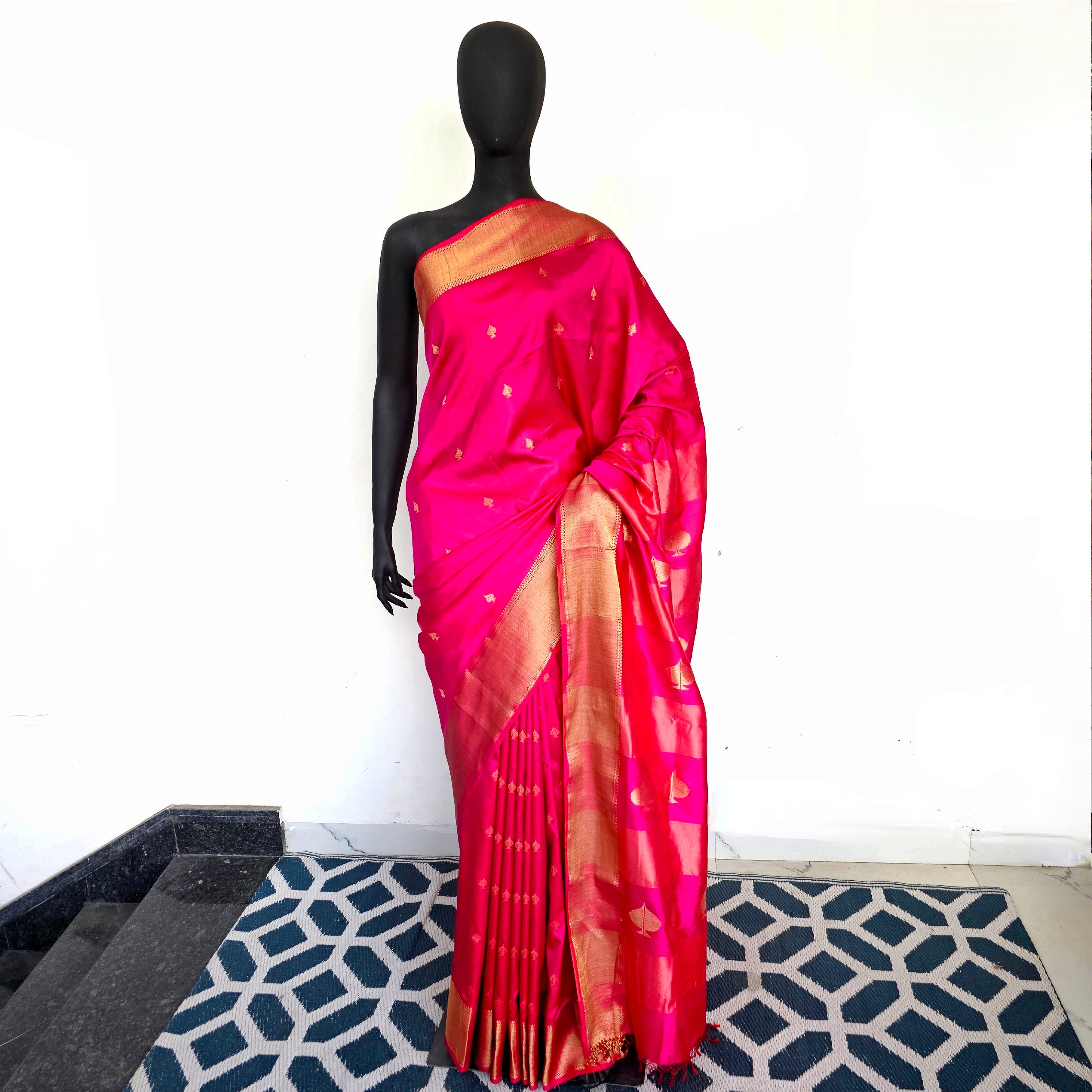 Rani Pink "Mashru" Silk×Silk Saree | 4-Pedal Weaving | Exquisite "Peepal Patta" Design.