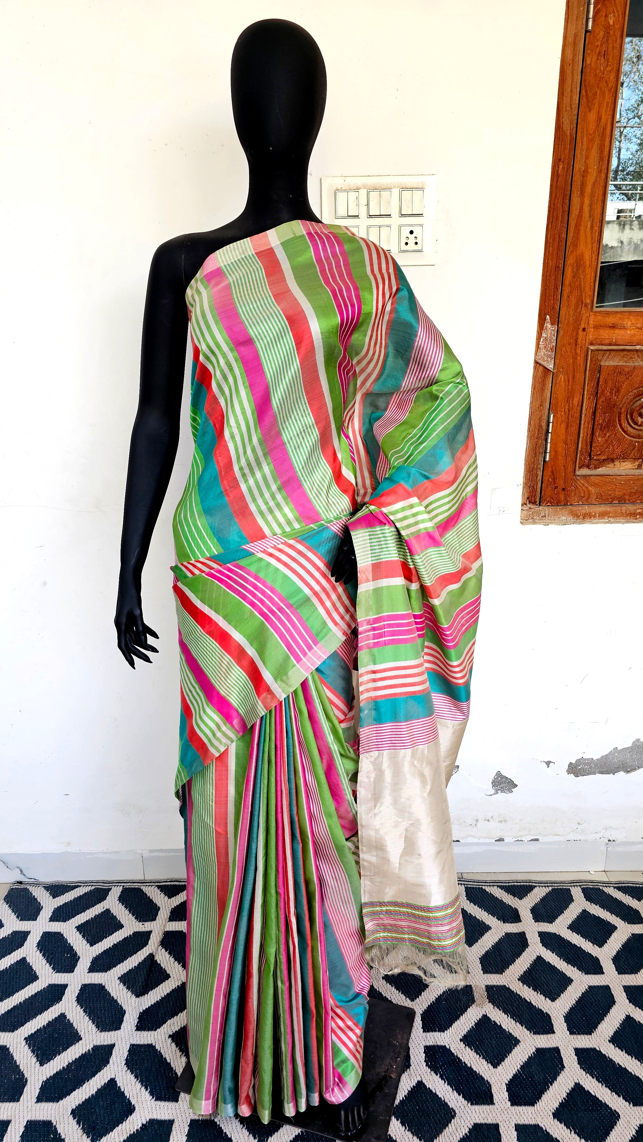 Silk×Silk Saree with 6 color uneven weft stripes.