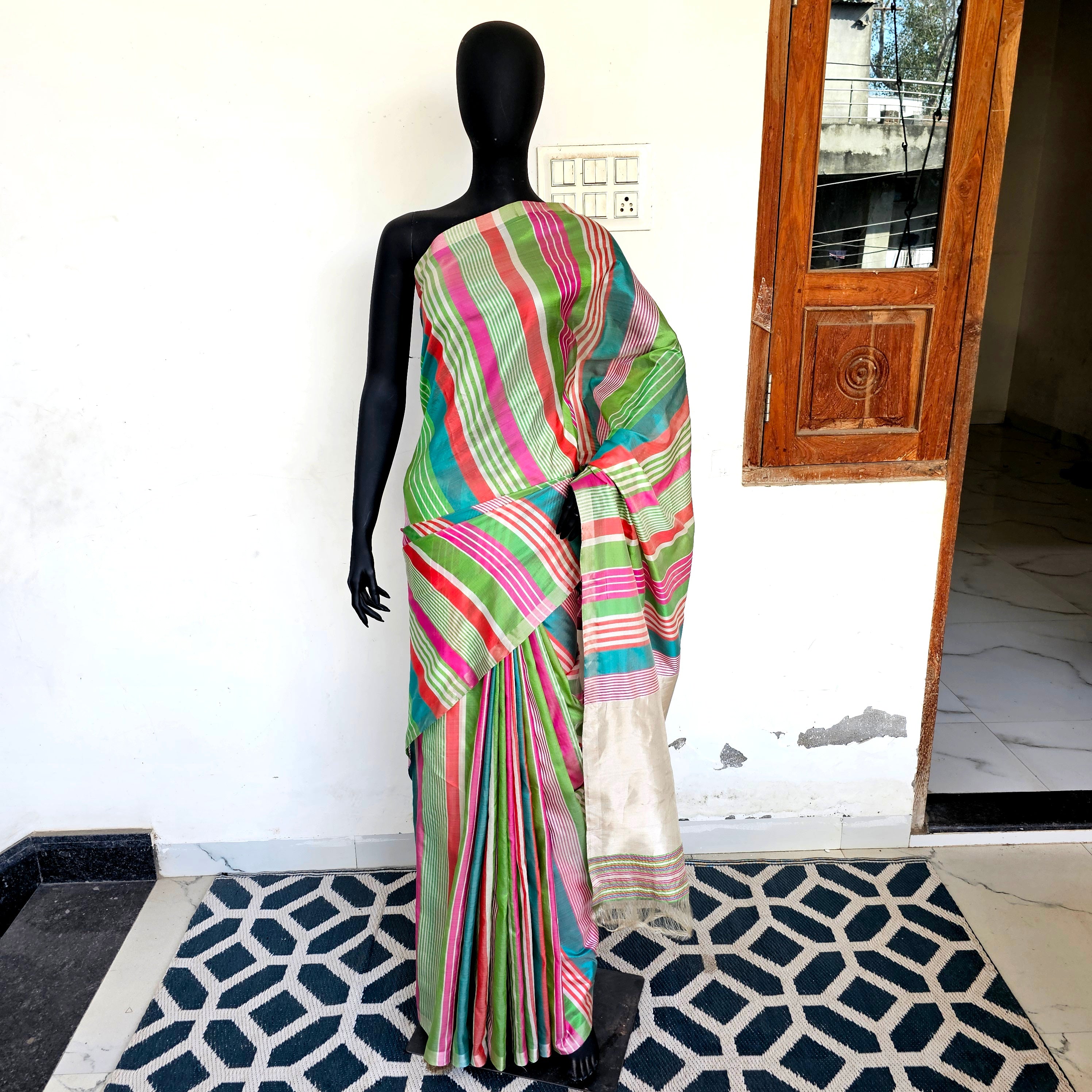 Silk×Silk Saree with 6 color uneven weft stripes.