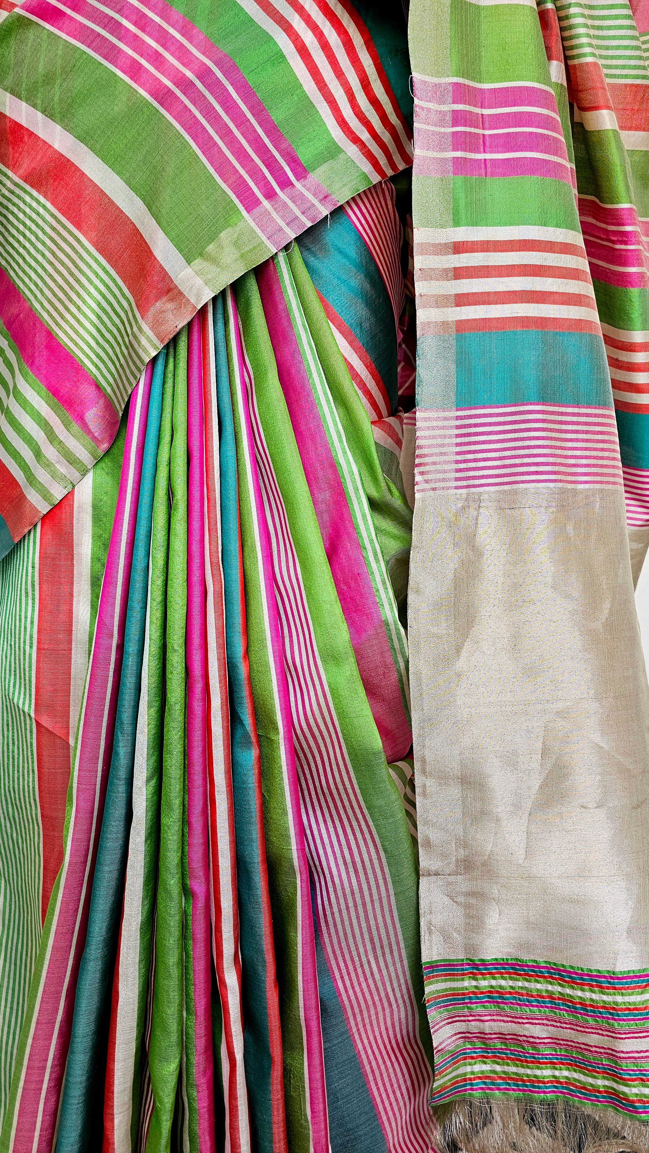 Silk×Silk Saree with 6 color uneven weft stripes.