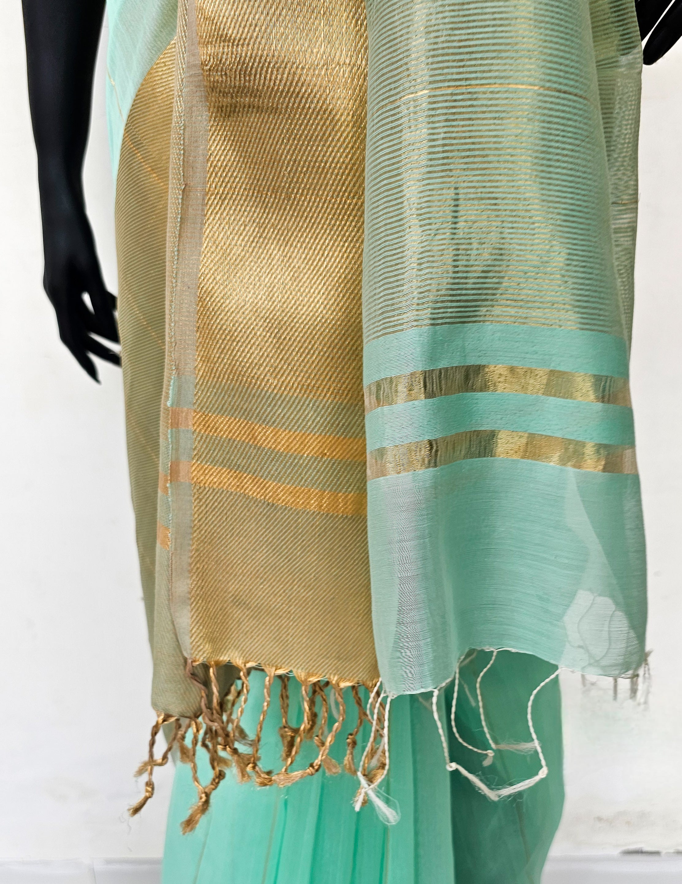 Traditional tissue palla saree