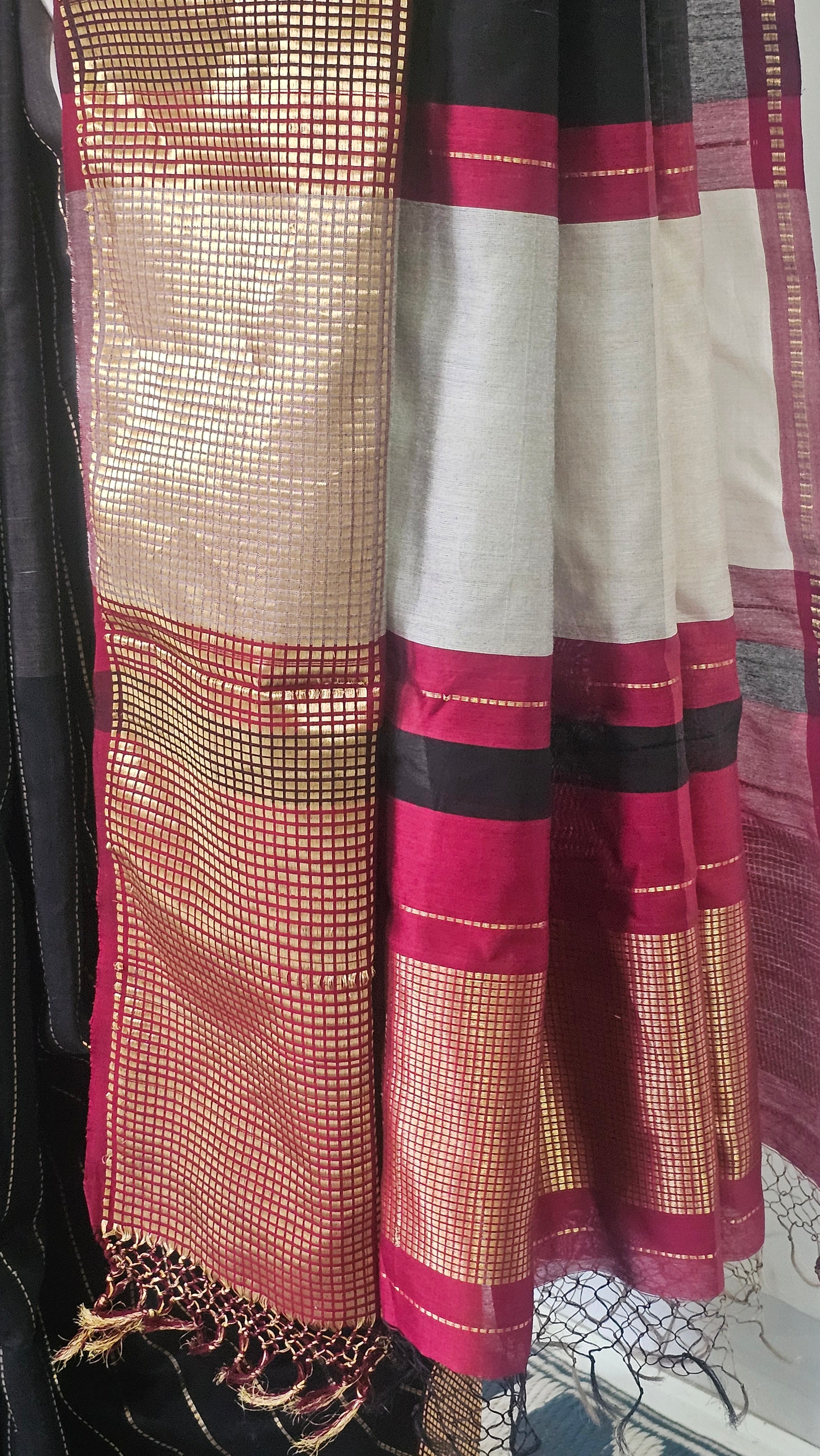 Maheshwari Handwoven Dabba checks Border saree