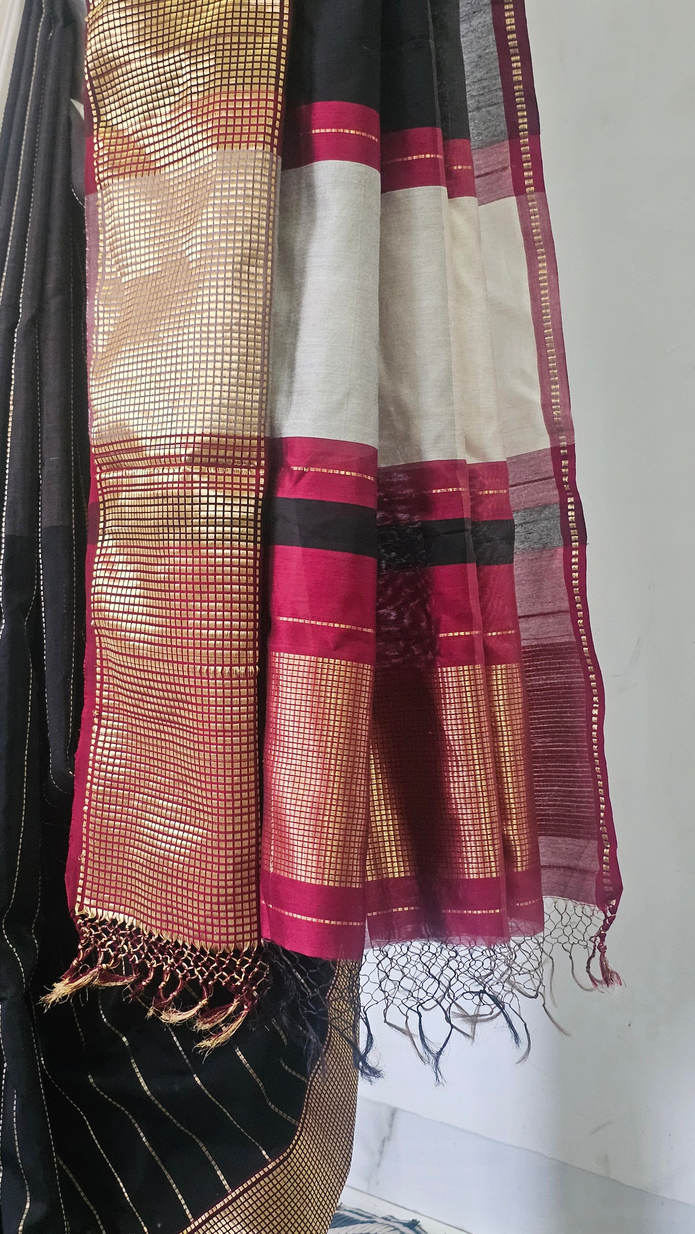 Maheshwari Handwoven Dabba checks Border saree