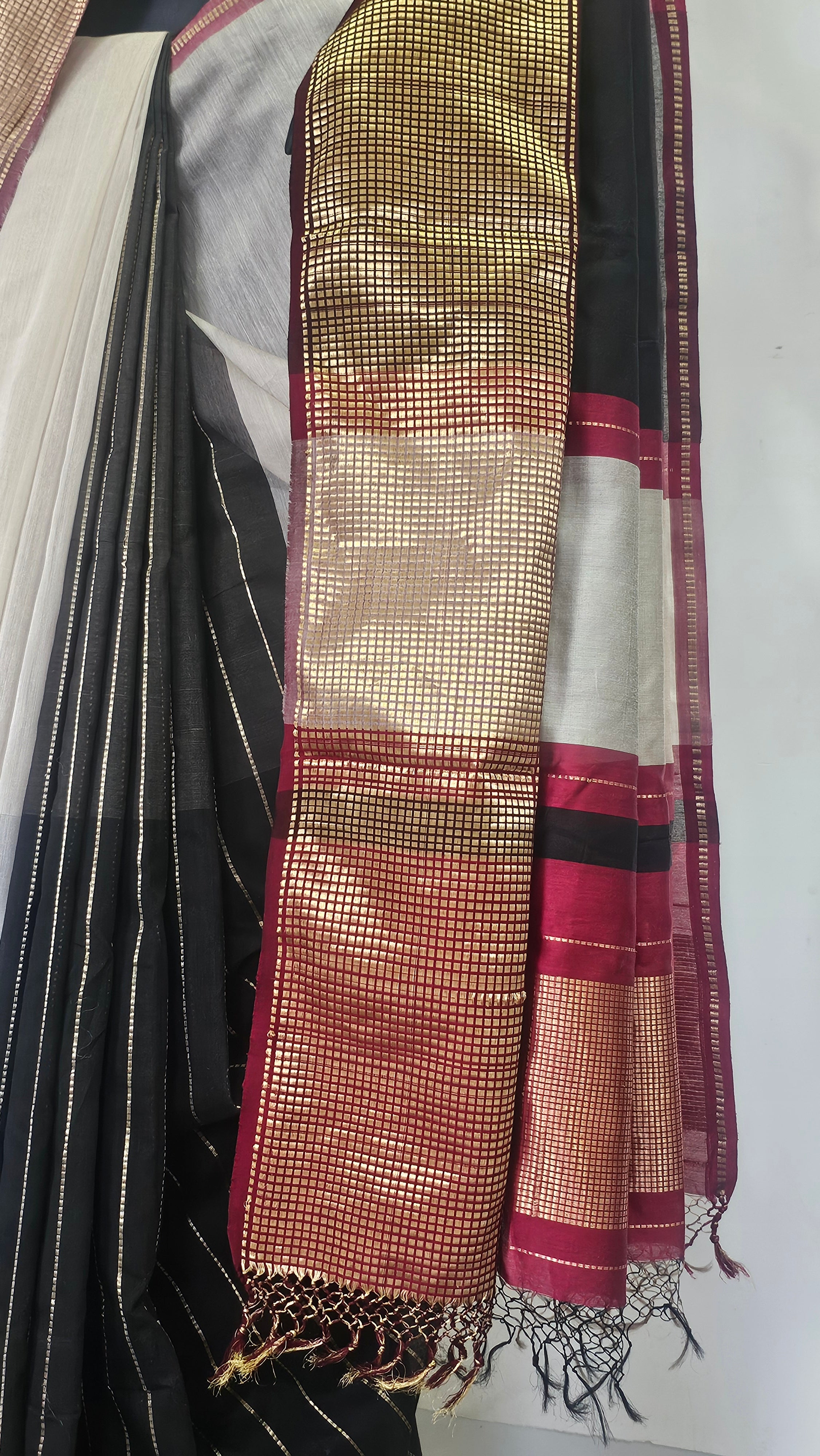 Maheshwari Handwoven Dabba checks Border saree