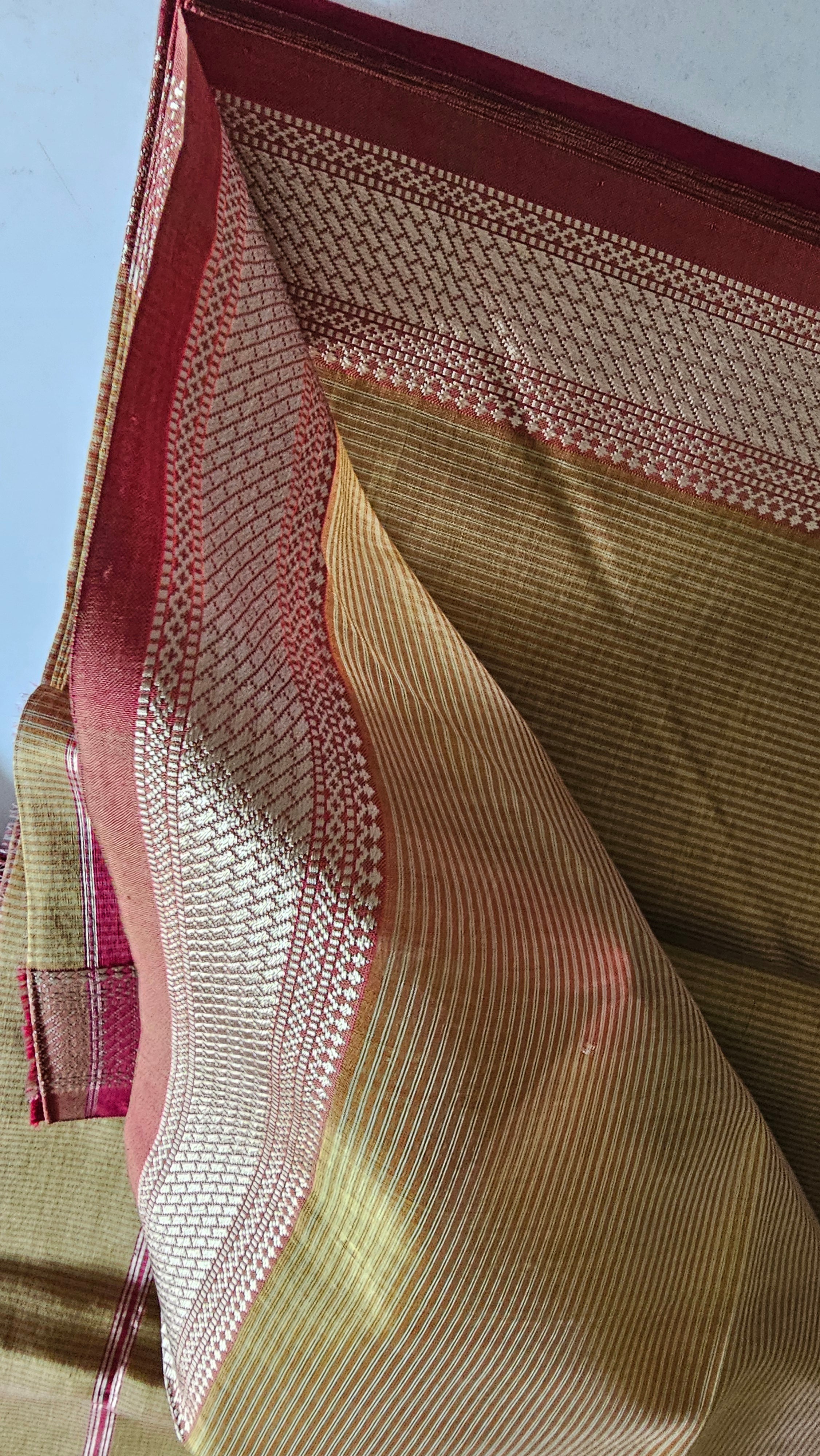 Resham Borders doria  texture  saree