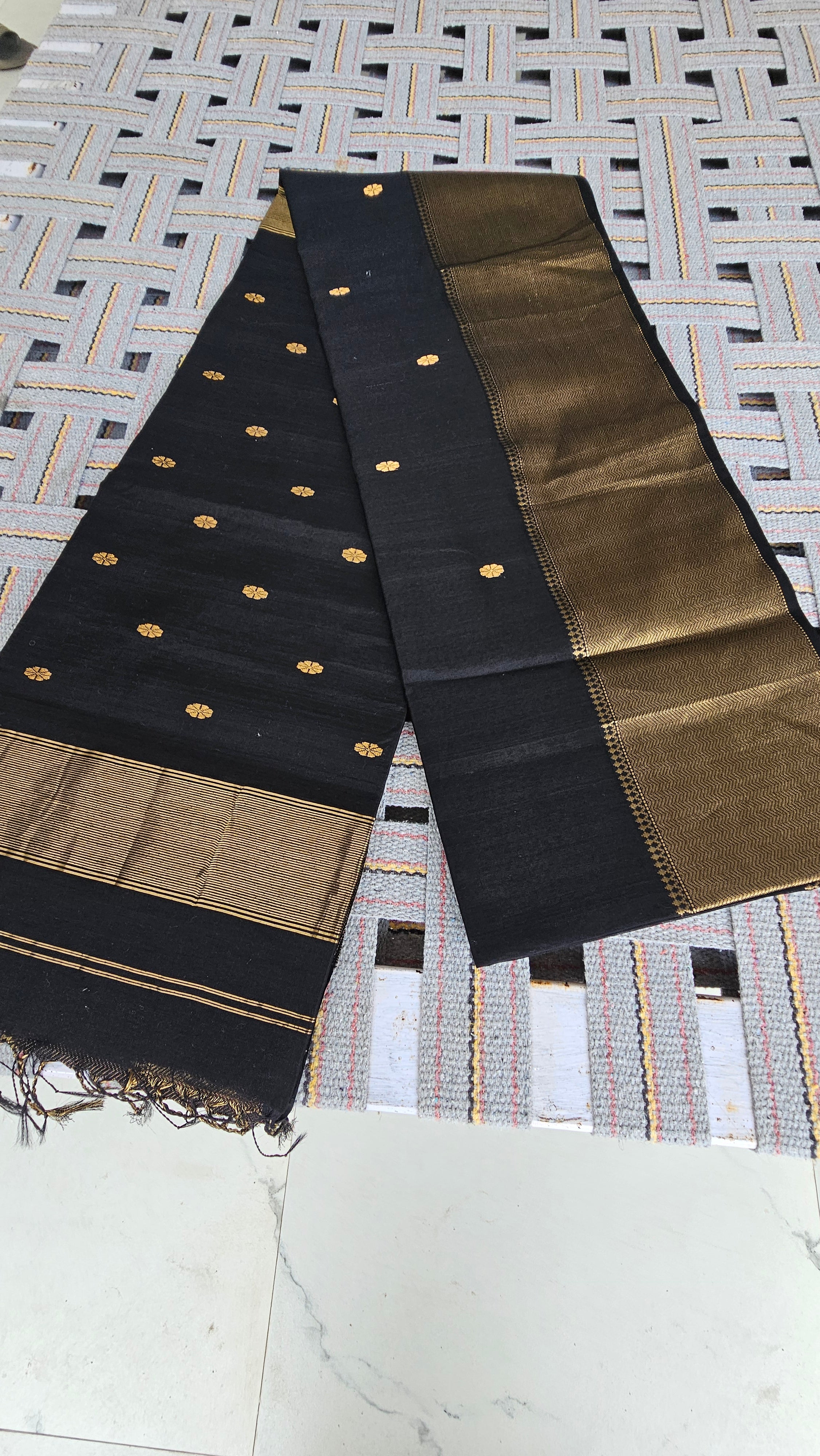 Broad border Narmada  Lehar bootidar saree