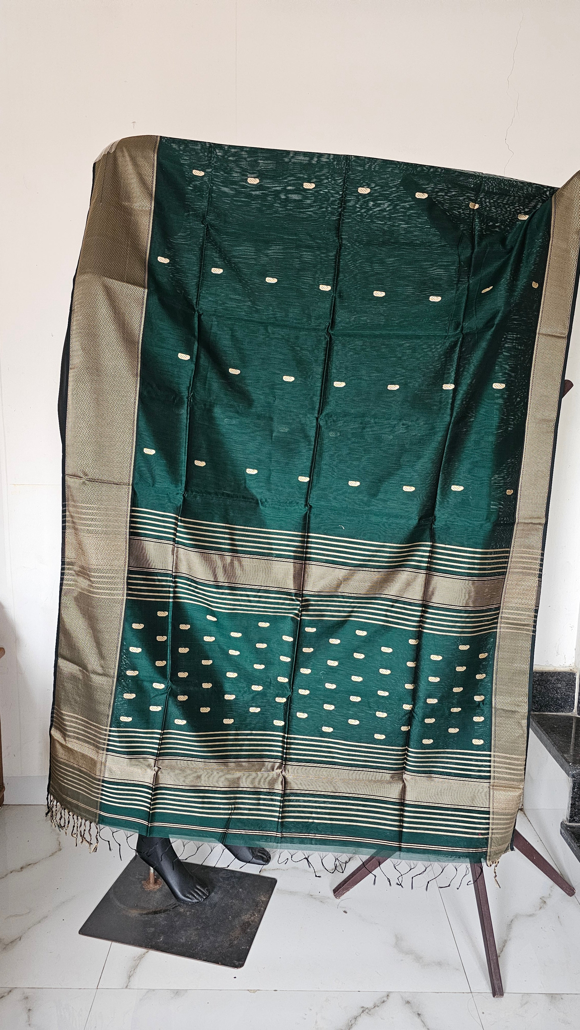 Silk/cotton  maheshwari  Handwoven Resham  Border with butjdar saree 6.2 mtrs length  with 1 mtr blouse