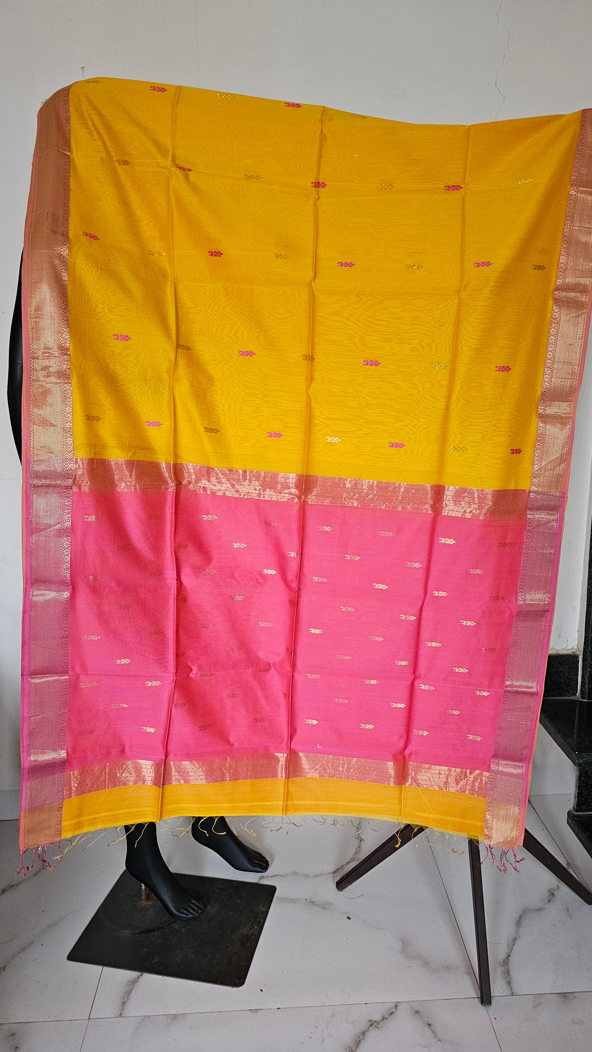 Maheshwari  Handwoven silkxcotton beautiful color combination butidar  6.2 mtrs with 1 mtrs blouse  saree