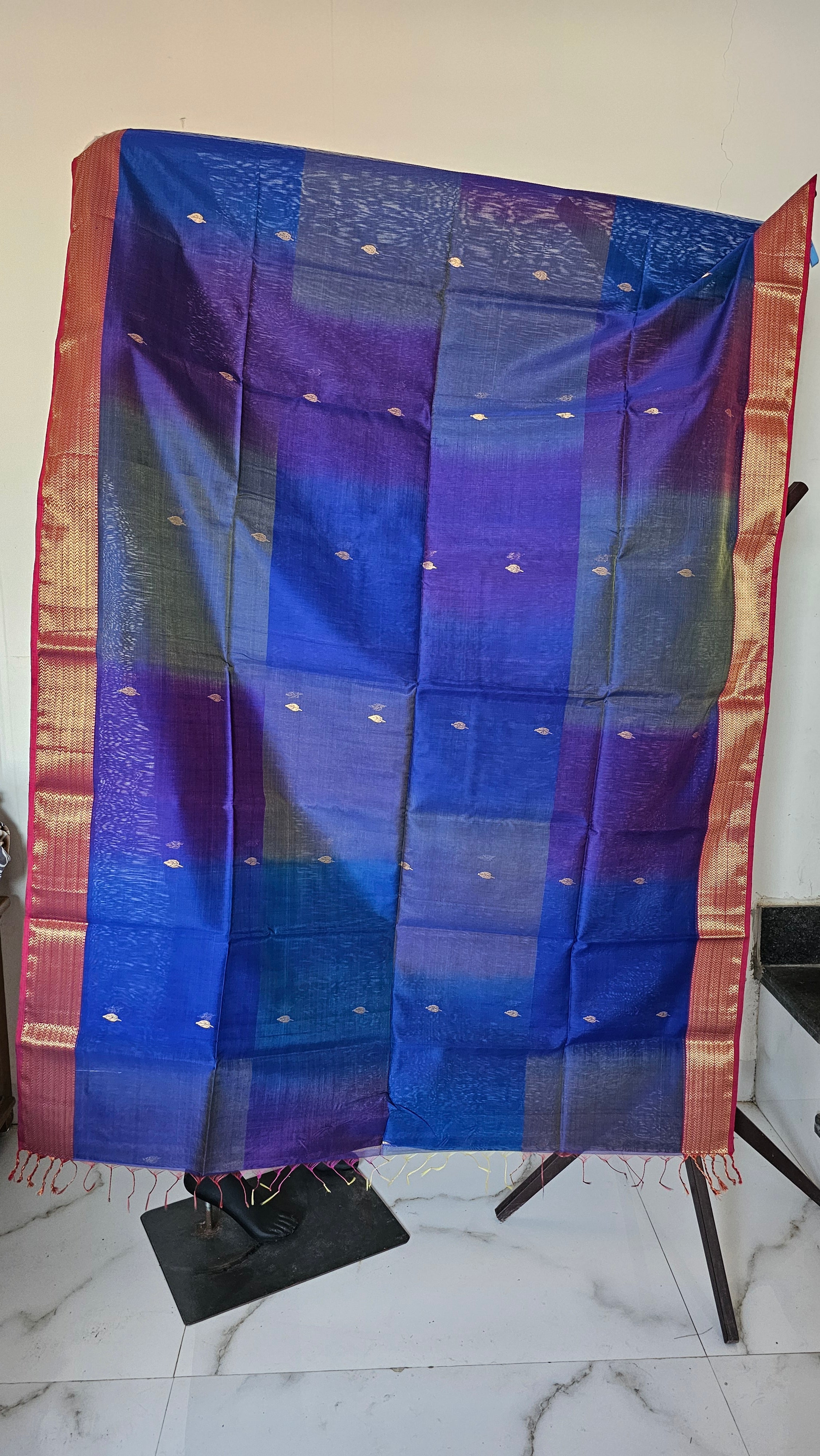 Maheshwari Handwoven silk/ Cotton life buti multicolours dye 6.2 mtrs with 1 mtr blouse