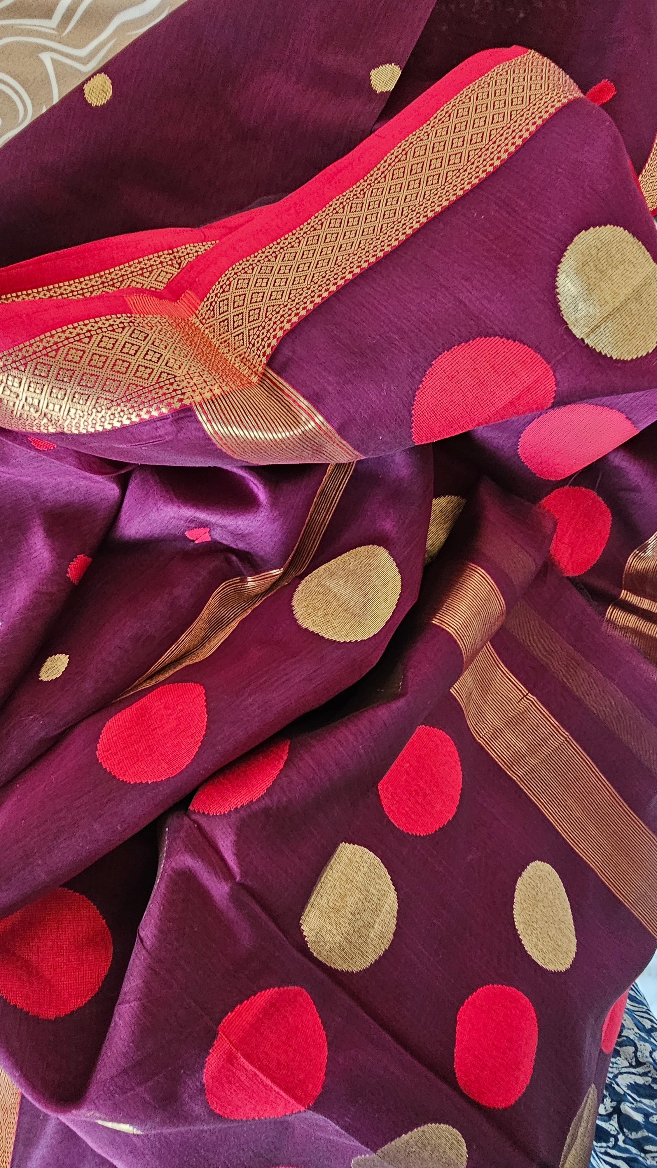 Silk/cotton  buta buti saree with Gold Jari border 6.2 mtrs length with 1 mtr blouse dark parpal color