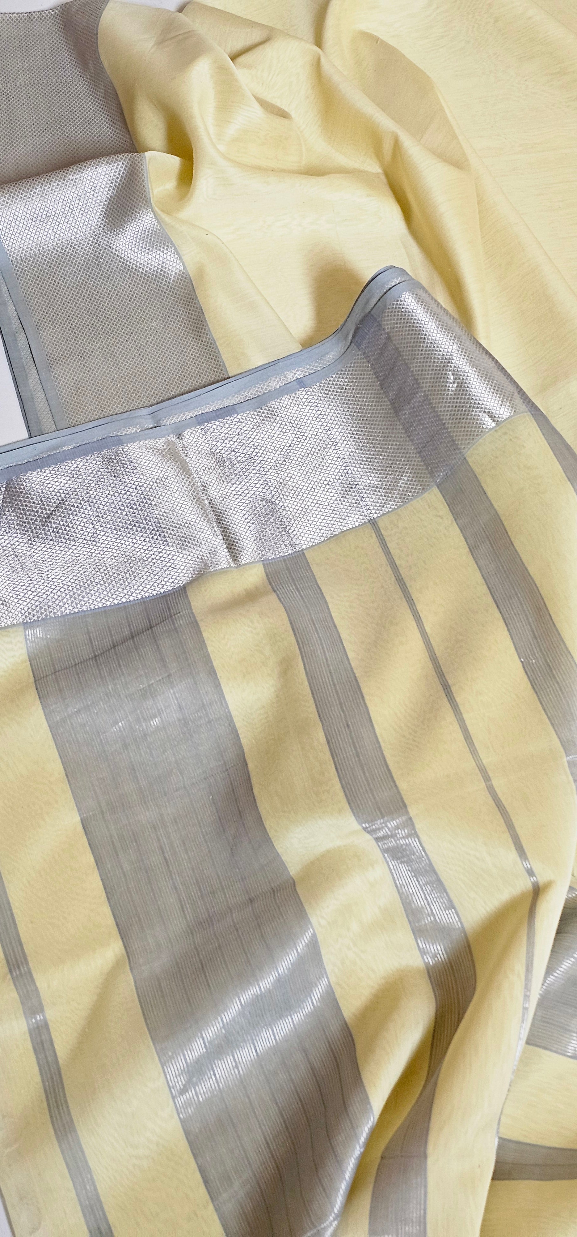 Silk/cotton  maheshwari  Handloom silver Gray Diamond  Borders 6.2 mtrs length with 1 mtr running  blouse saree