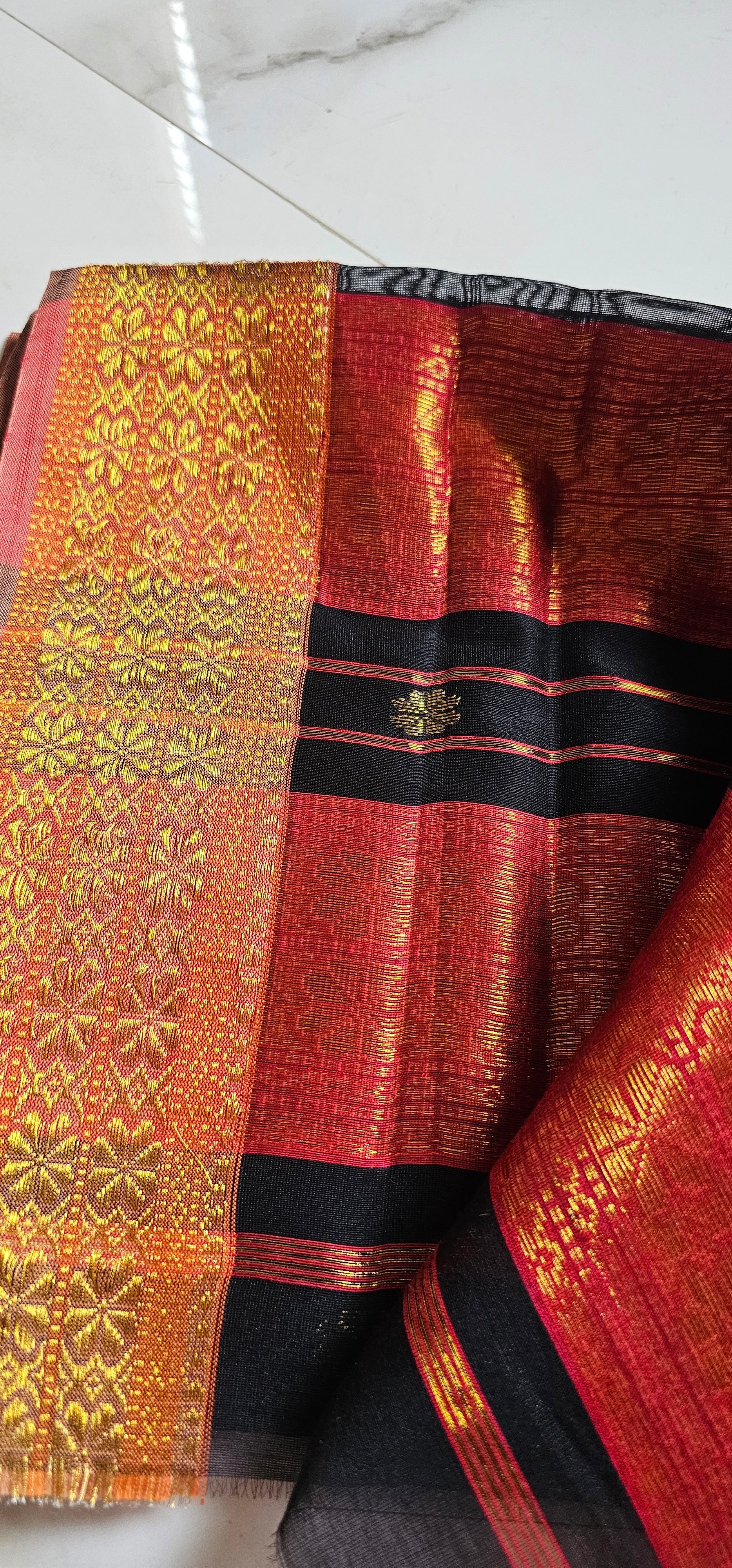 Silk/cotton maheshwari Handwoven Black saree Red gold border 6.2 mtrs length with 1 mtrs blouse