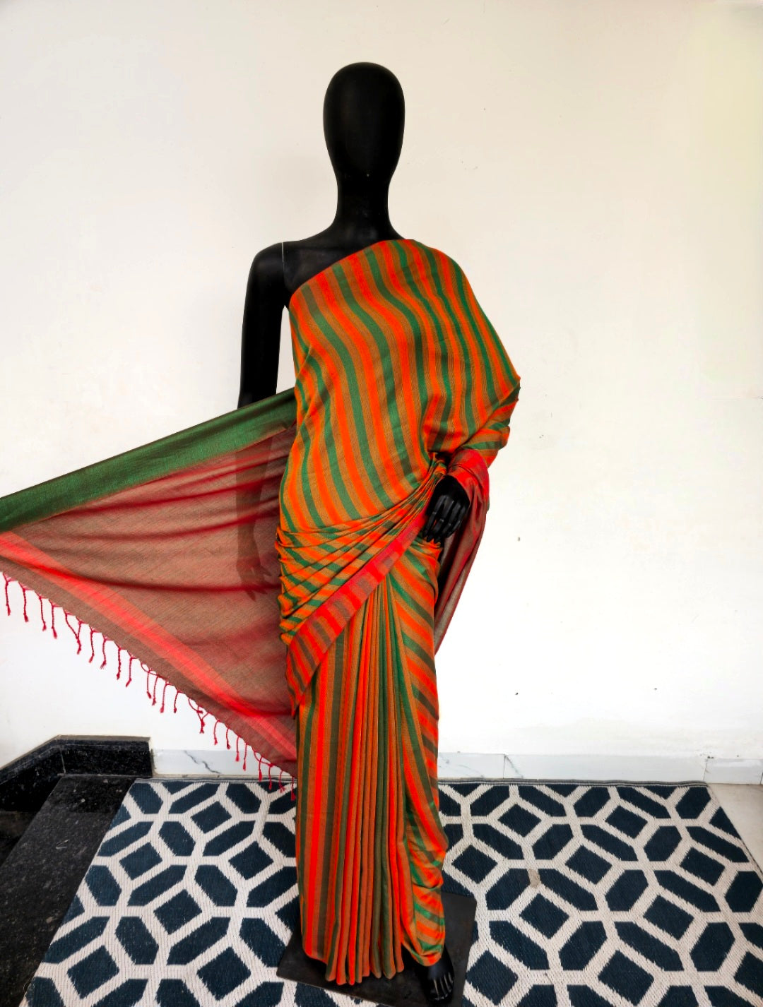 Experience the Art of Reversibility: Green and Orange Pure Cotton Sarees with 4 Pedal Craftsmanship