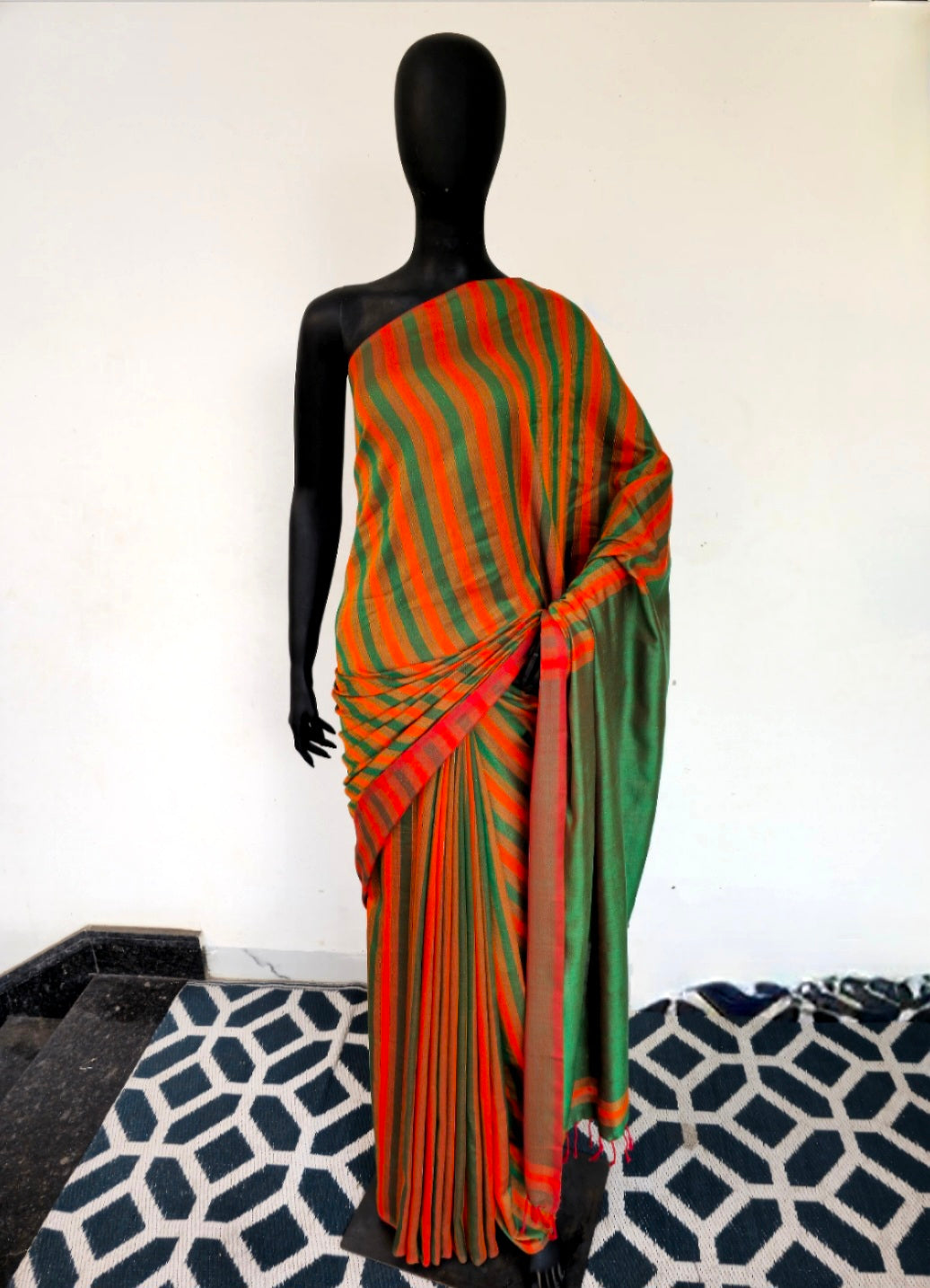 Experience the Art of Reversibility: Green and Orange Pure Cotton Sarees with 4 Pedal Craftsmanship