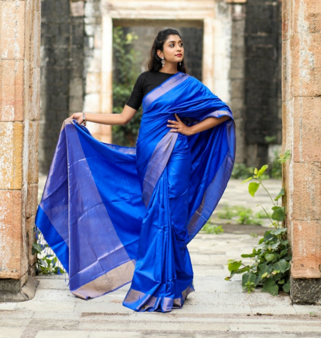 Nalini' Navy Blue Pure Katan Silk Banarasi Handloom Saree - Tilfi